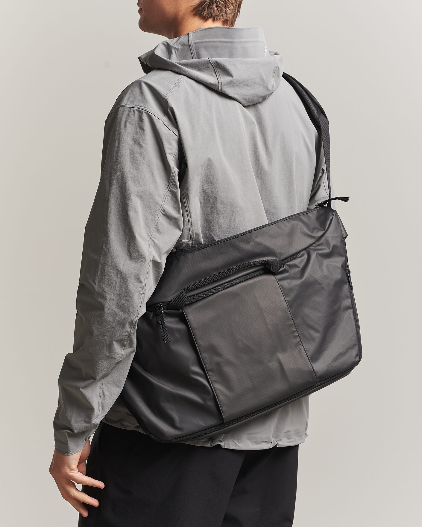 Herre | Tasker | DB | Ramverk Pro Sling Bag 24L Black Out