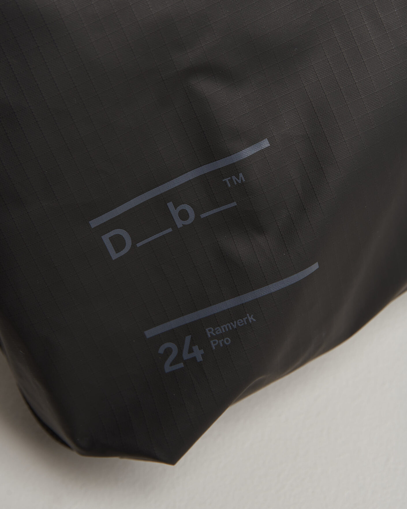 Herre | Tasker | DB | Ramverk Pro Sling Bag 24L Black Out