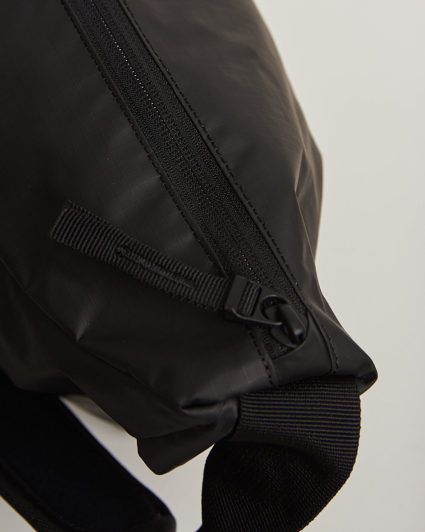 Herre | Tasker | DB | Ramverk Pro Sling Bag 24L Black Out