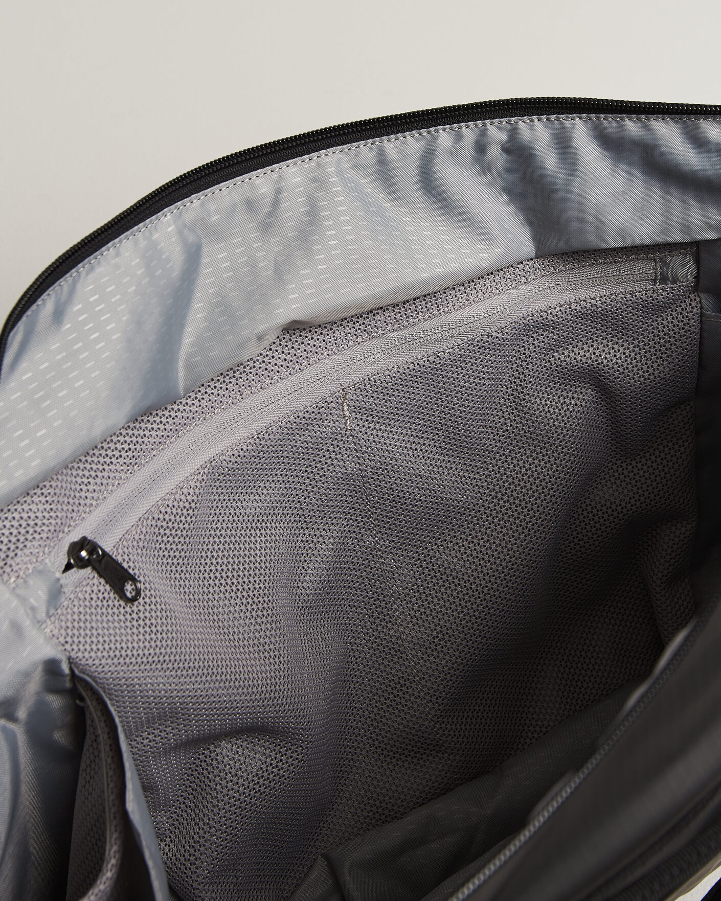 Herre | Tasker | DB | Ramverk Pro Sling Bag 24L Black Out
