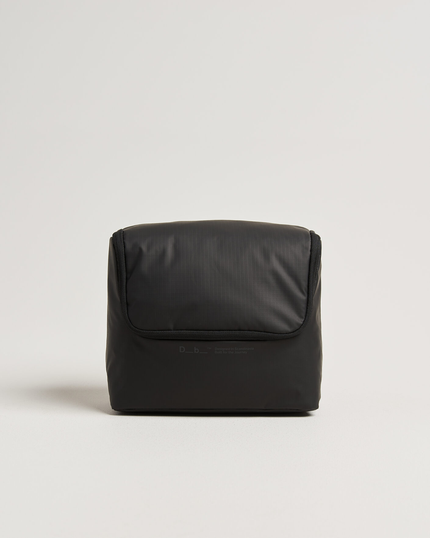 Herre | DB Essential Wash Bag M Black Out | DB | Essential Wash Bag M Black Out