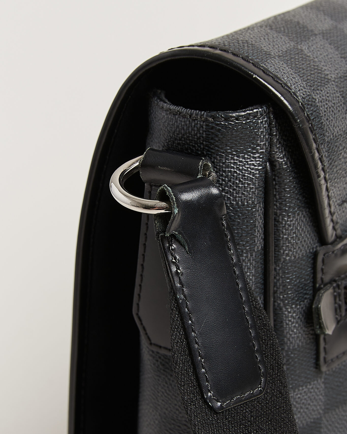 Herre | Pre-Owned & Vintage Bags | Louis Vuitton Pre-Owned | Daniel MM Shoulder Bag Damier Graphite