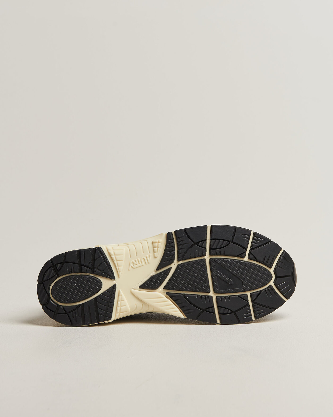 Herre | Sneakers | Autry | Hyperway Low Suede Running Sneaker Black