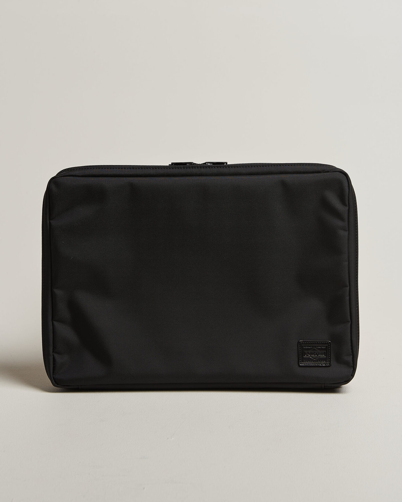 Herre | Tasker | Porter-Yoshida & Co. | View Document Case Black