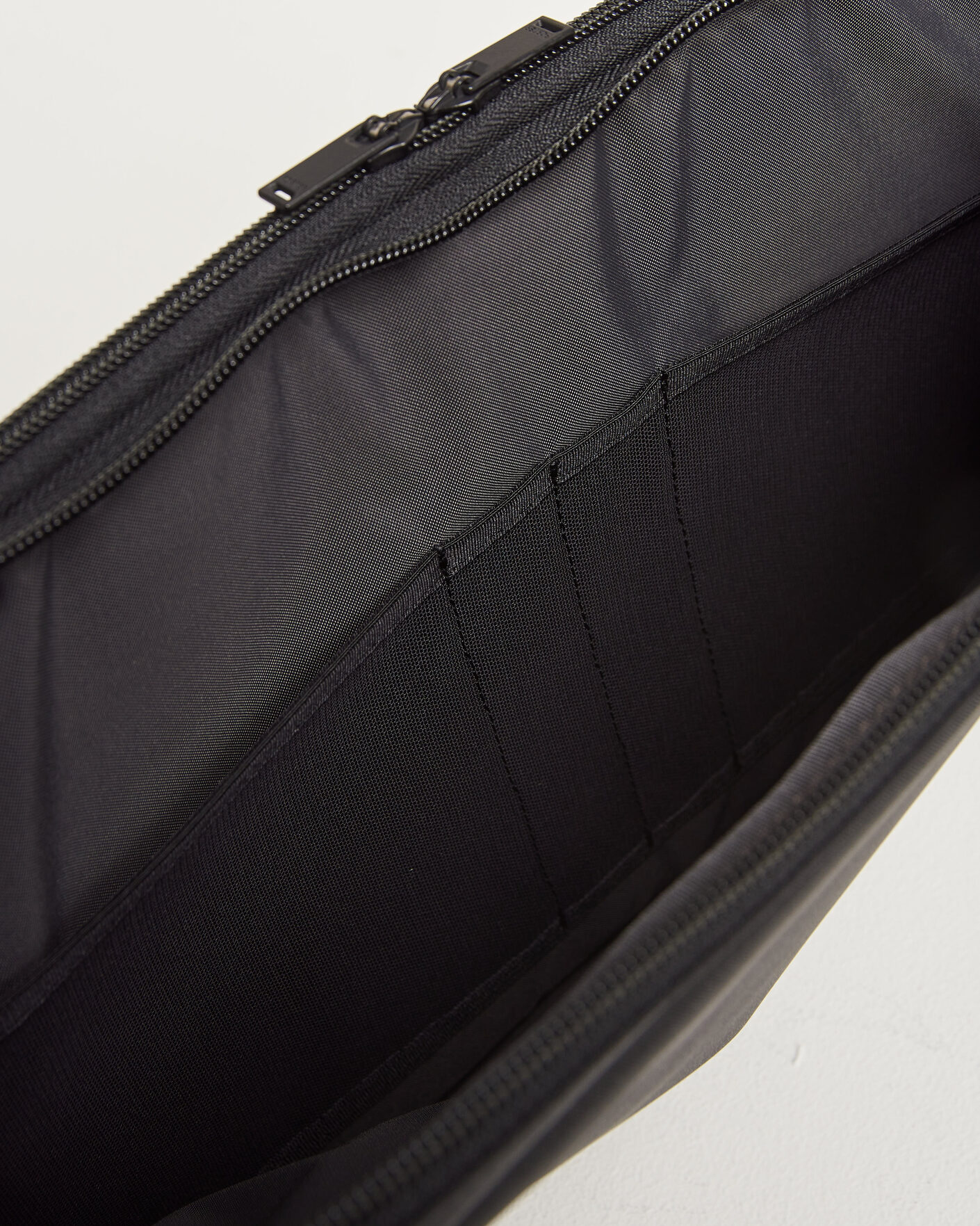 Herre | Tasker | Porter-Yoshida & Co. | View Document Case Black