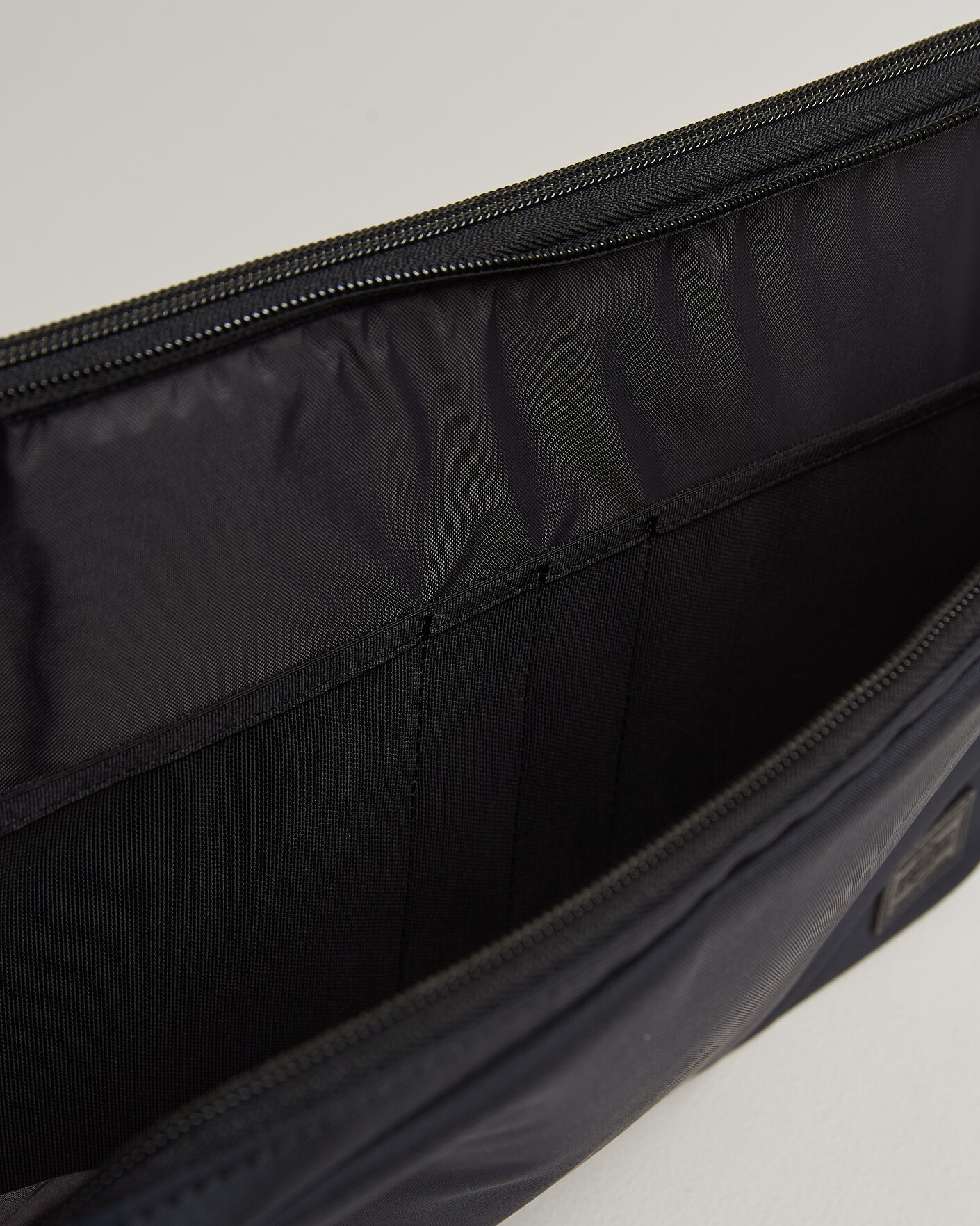 Herre | Tasker | Porter-Yoshida & Co. | View Document Case Navy