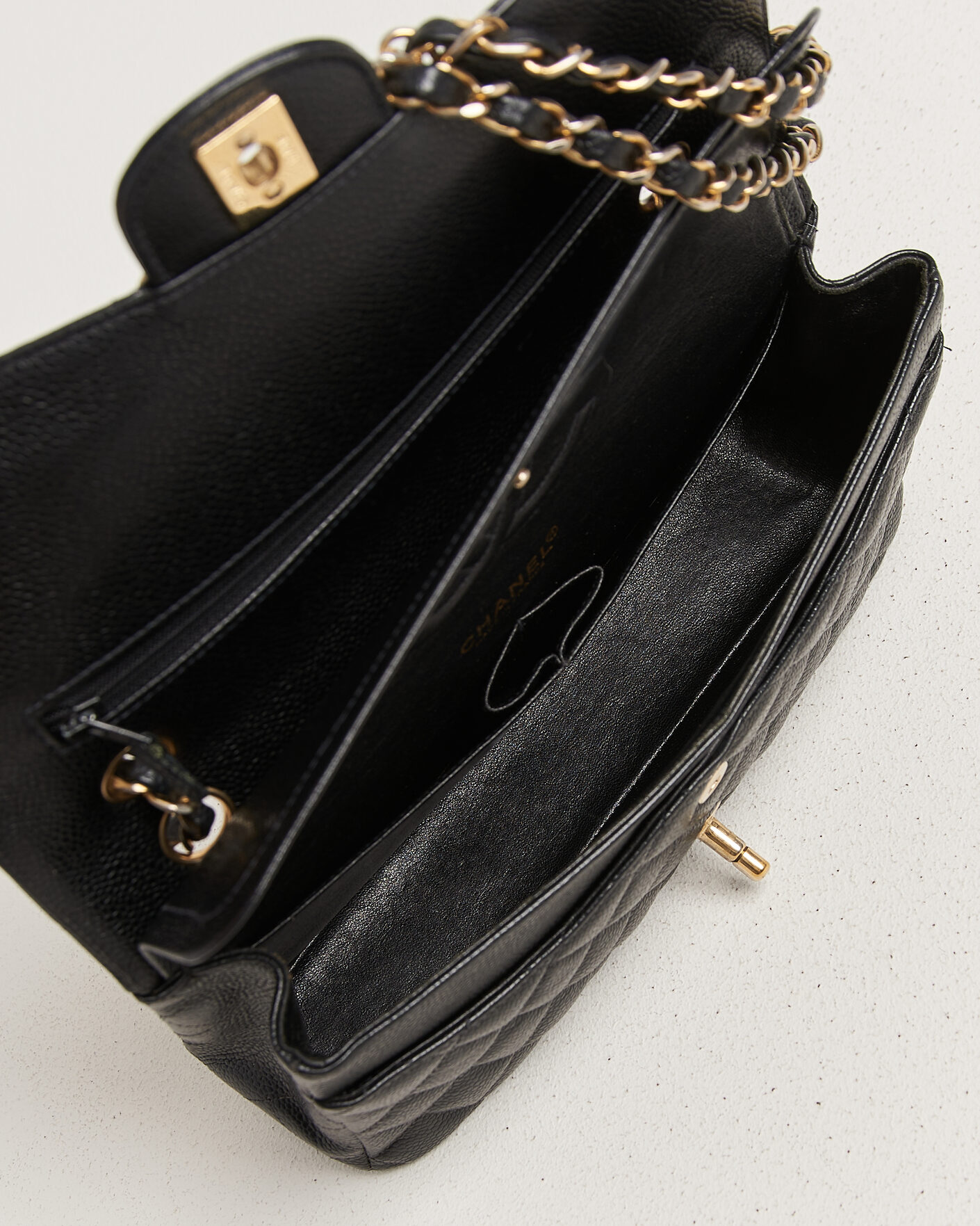 Herre | Pre-Owned & Vintage Bags | Chanel Pre-Owned | Classic Medium Double Flap Bag Caviar Leather Black
