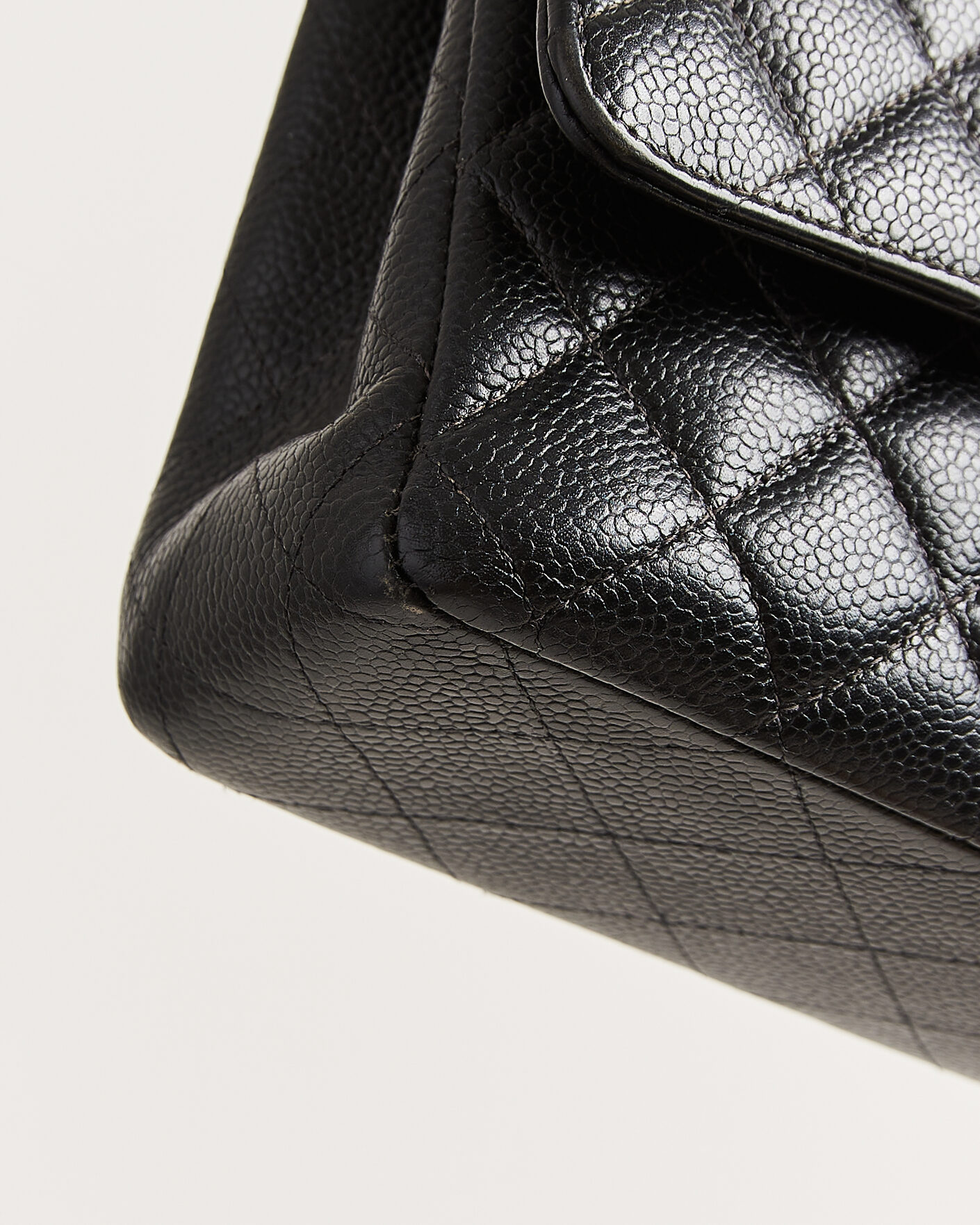 Herre | Pre-Owned & Vintage Bags | Chanel Pre-Owned | Classic Medium Double Flap Bag Caviar Leather Black