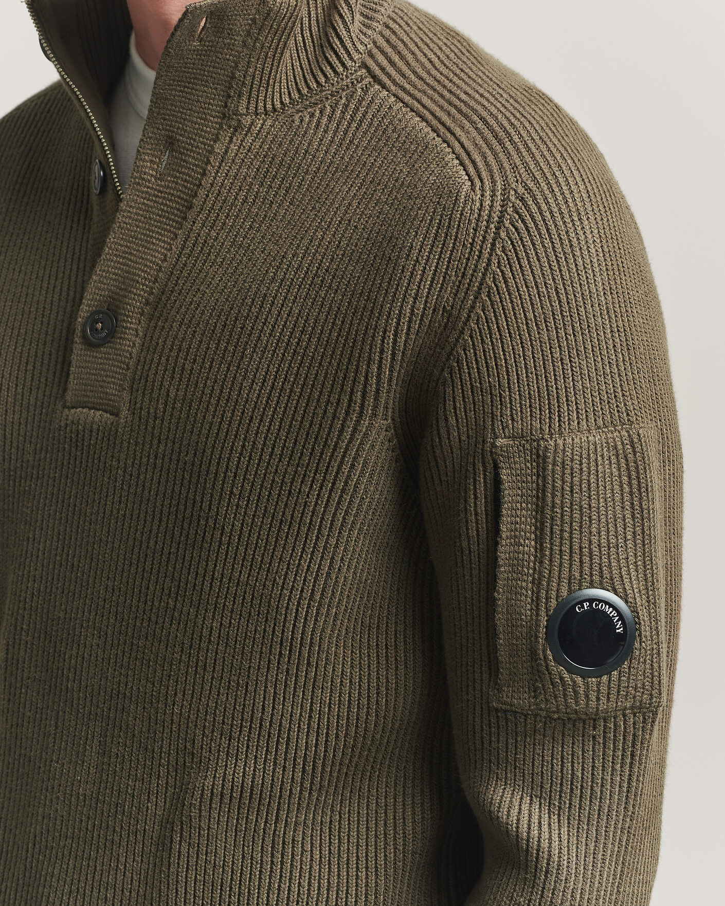 Herre | Trøjer | C.P. Company | Full Rib Knitted Cotton Half Button Dark Green