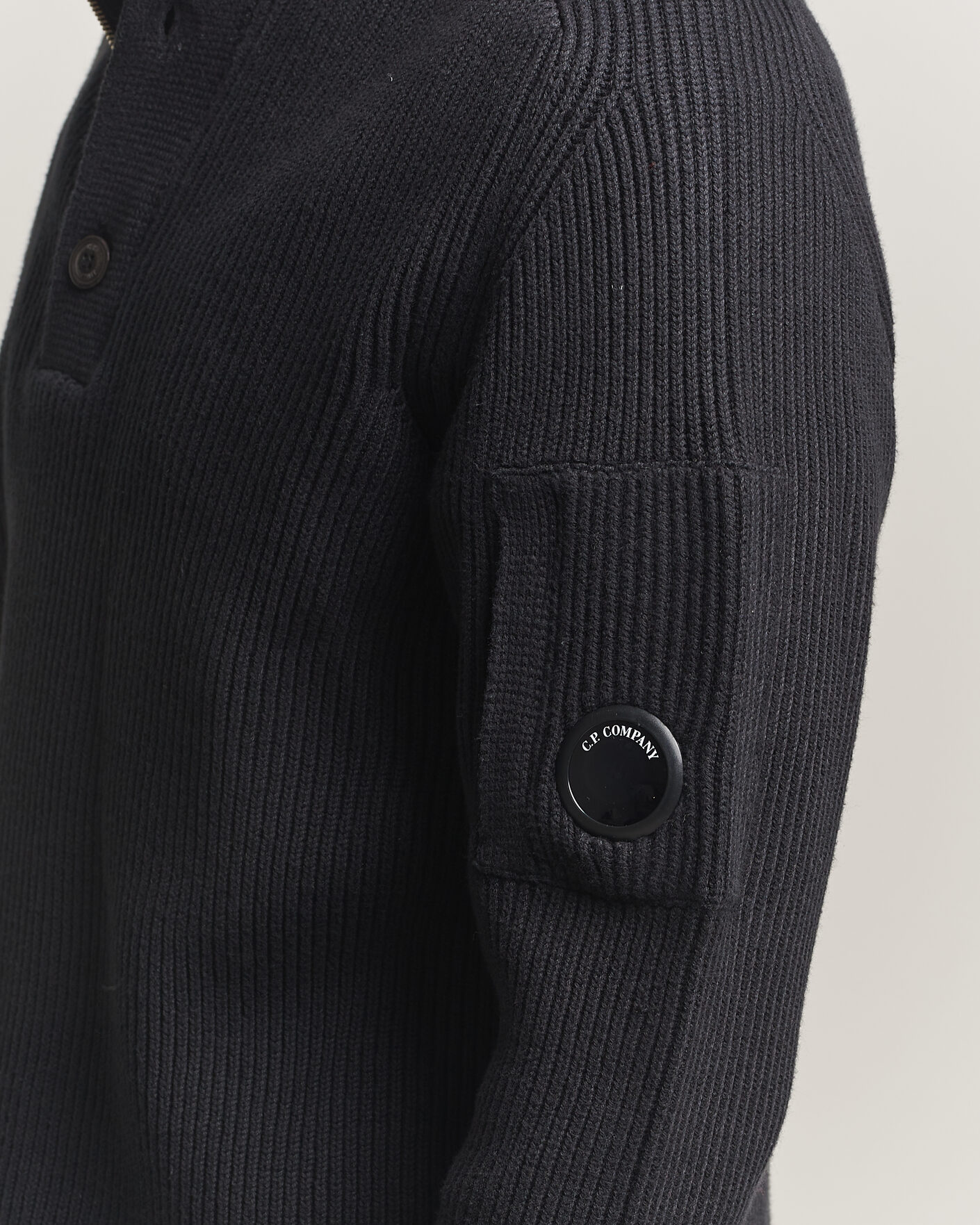 Herre | Trøjer | C.P. Company | Full Rib Knitted Cotton Half Button Black