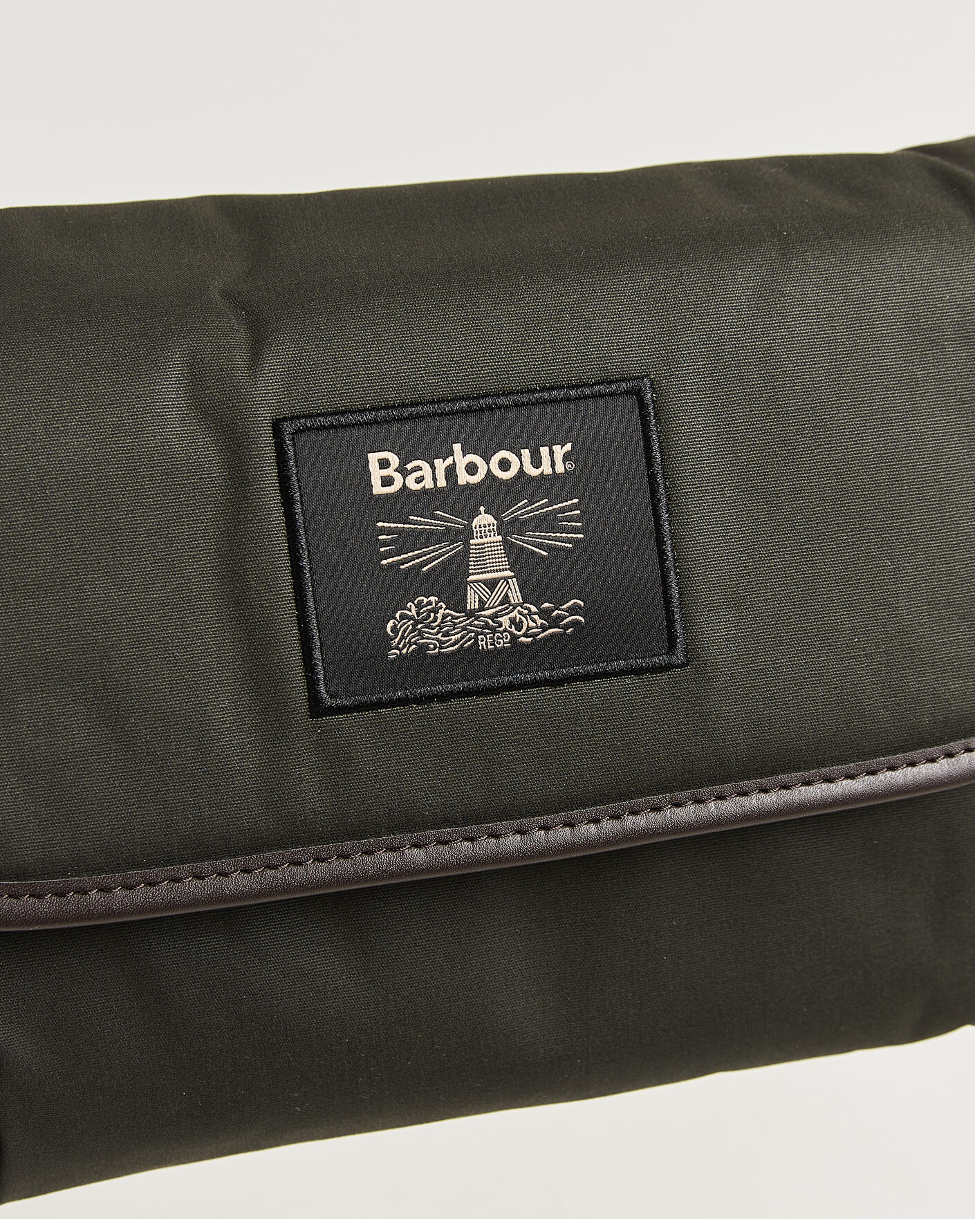 Herre | Tasker | Barbour Lifestyle | Wax Hanging Washbag Olive