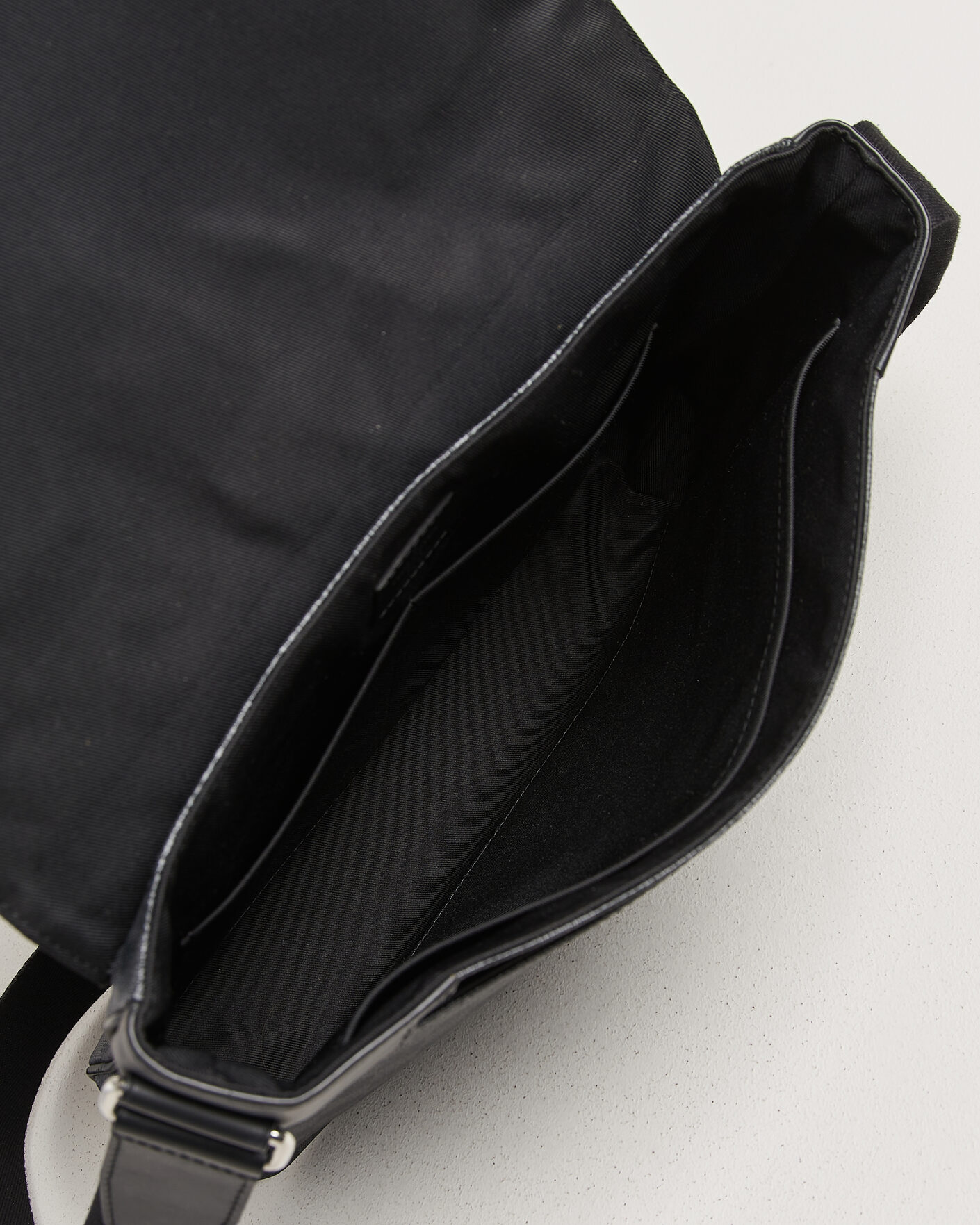 Herre | Pre-Owned & Vintage Bags | Louis Vuitton Pre-Owned | Louis Vuitton District Messenger Bag MM Damier Graphite