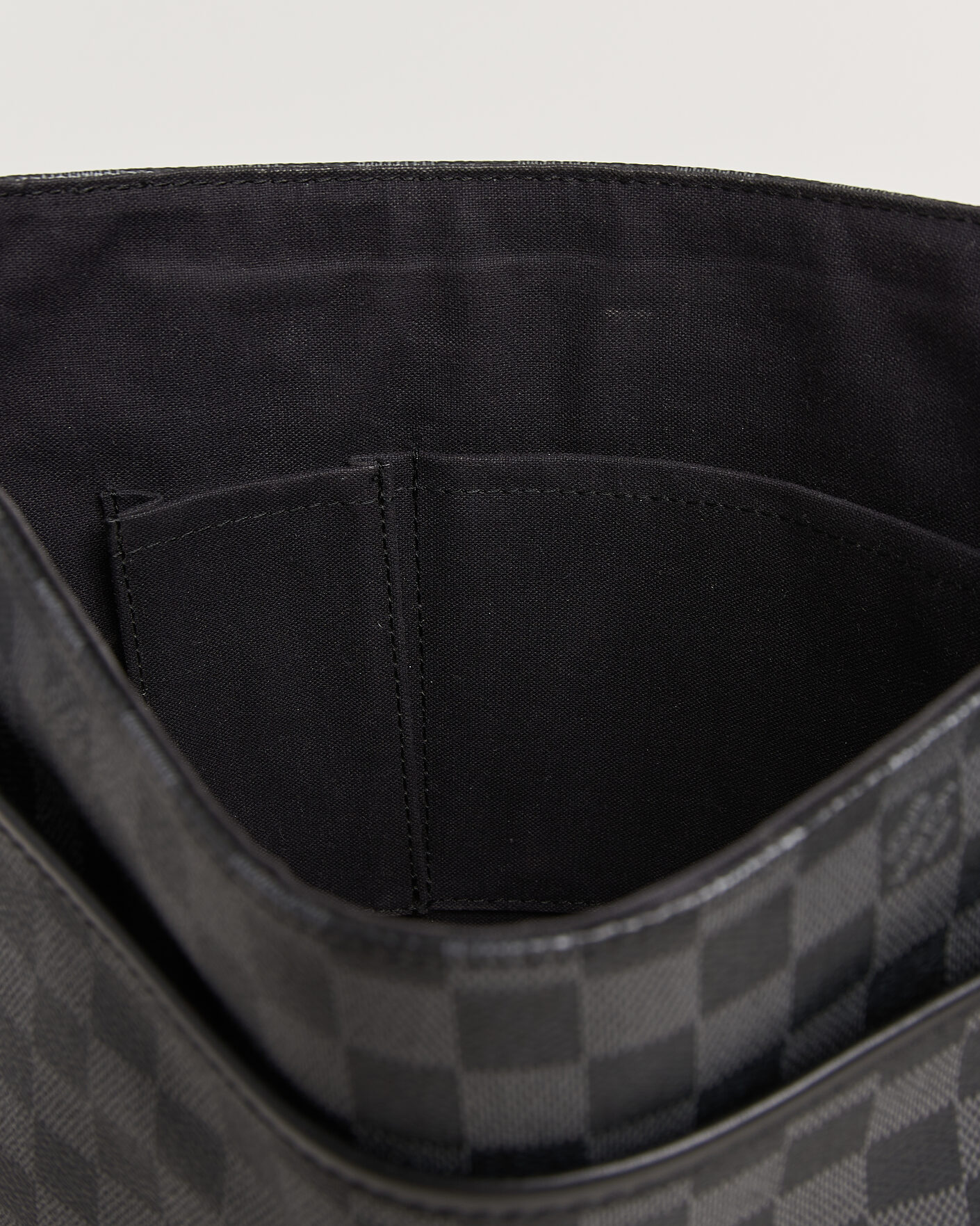 Herre | Pre-Owned & Vintage Bags | Louis Vuitton Pre-Owned | Daniel Shoulder Bag MM Damier Graphite