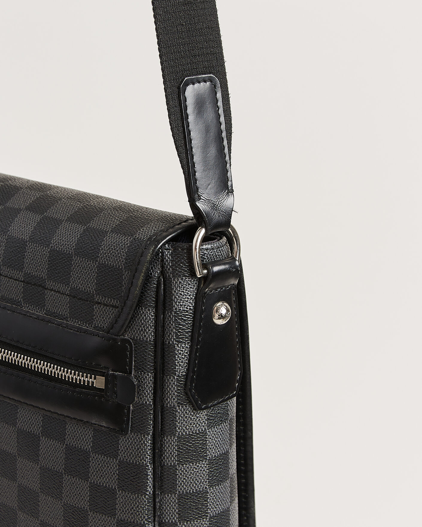 Herre | Pre-Owned & Vintage Bags | Louis Vuitton Pre-Owned | Daniel Shoulder Bag MM Damier Graphite