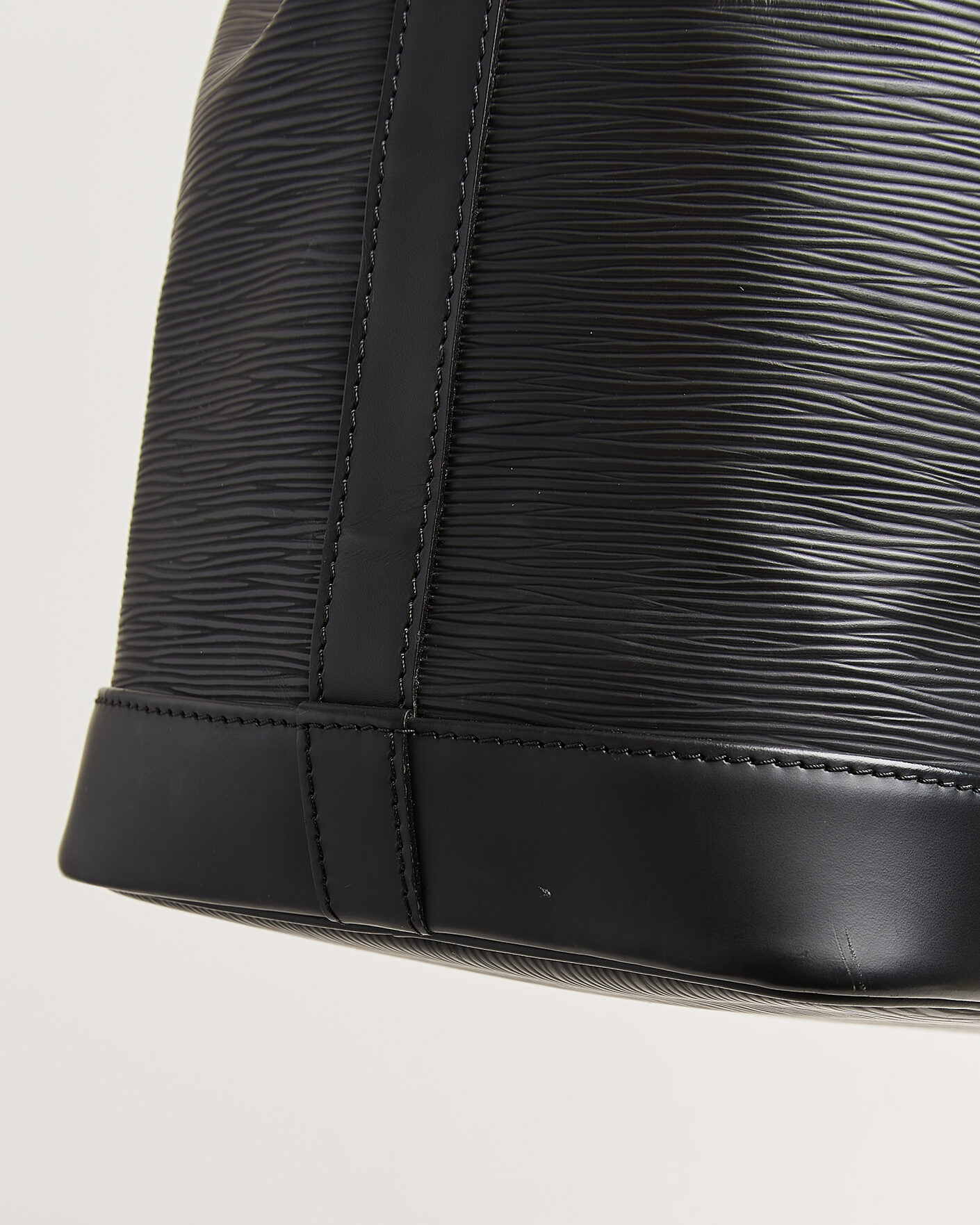 Herre | Pre-Owned & Vintage Bags | Louis Vuitton Pre-Owned | Noé Epi Leather Black