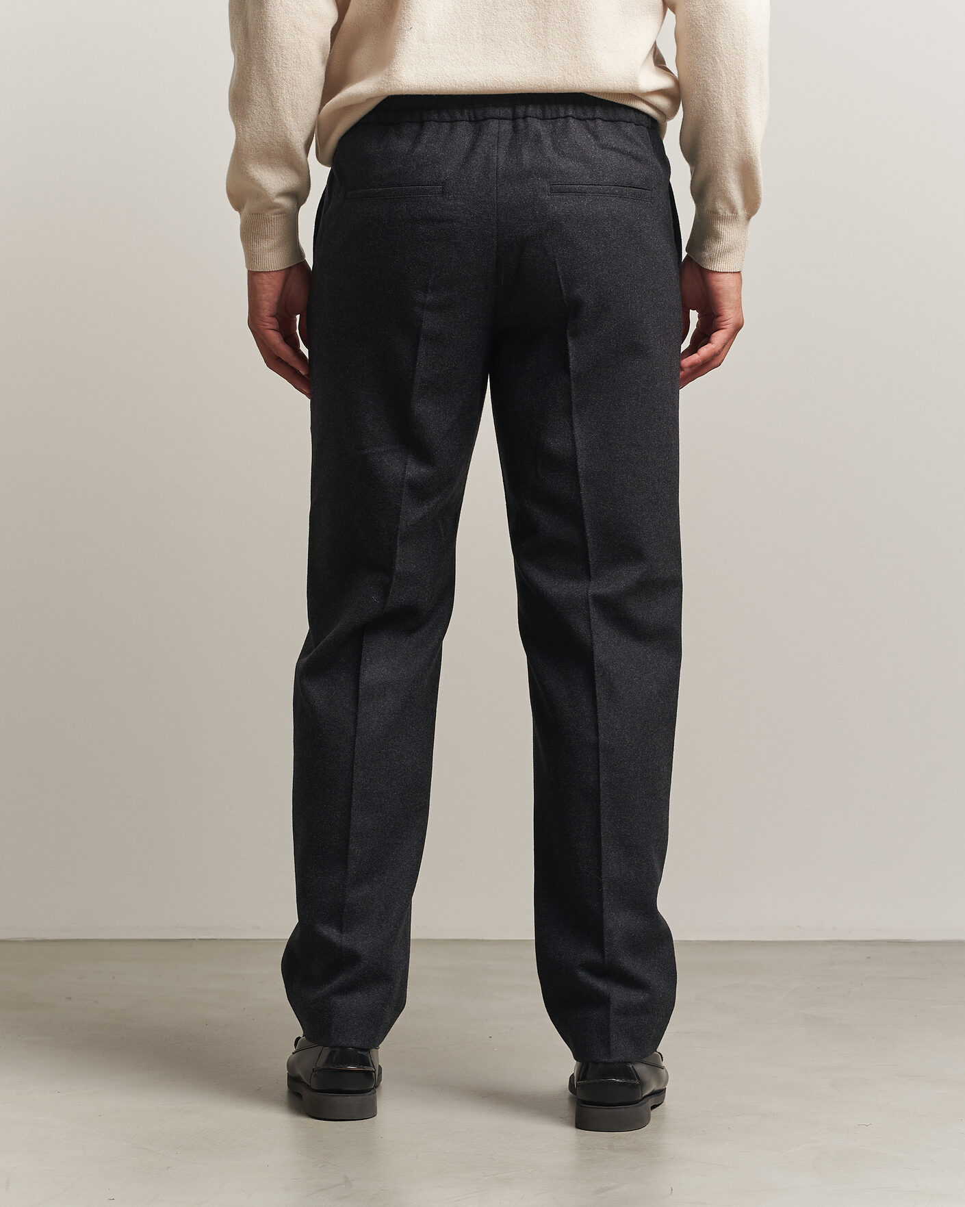 Herre | Bukser | Filippa K | Theo Relaxed Flannel Trousers Anthracite Melange