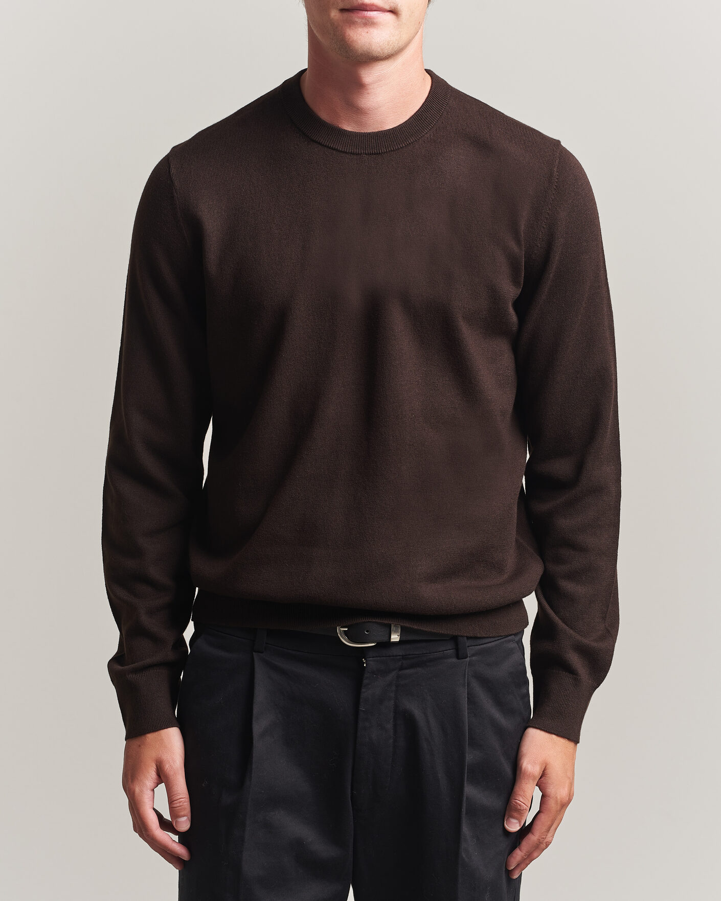 Herre | Trøjer | Filippa K | Cotton Merino Knitted Sweater Dark Chocolate