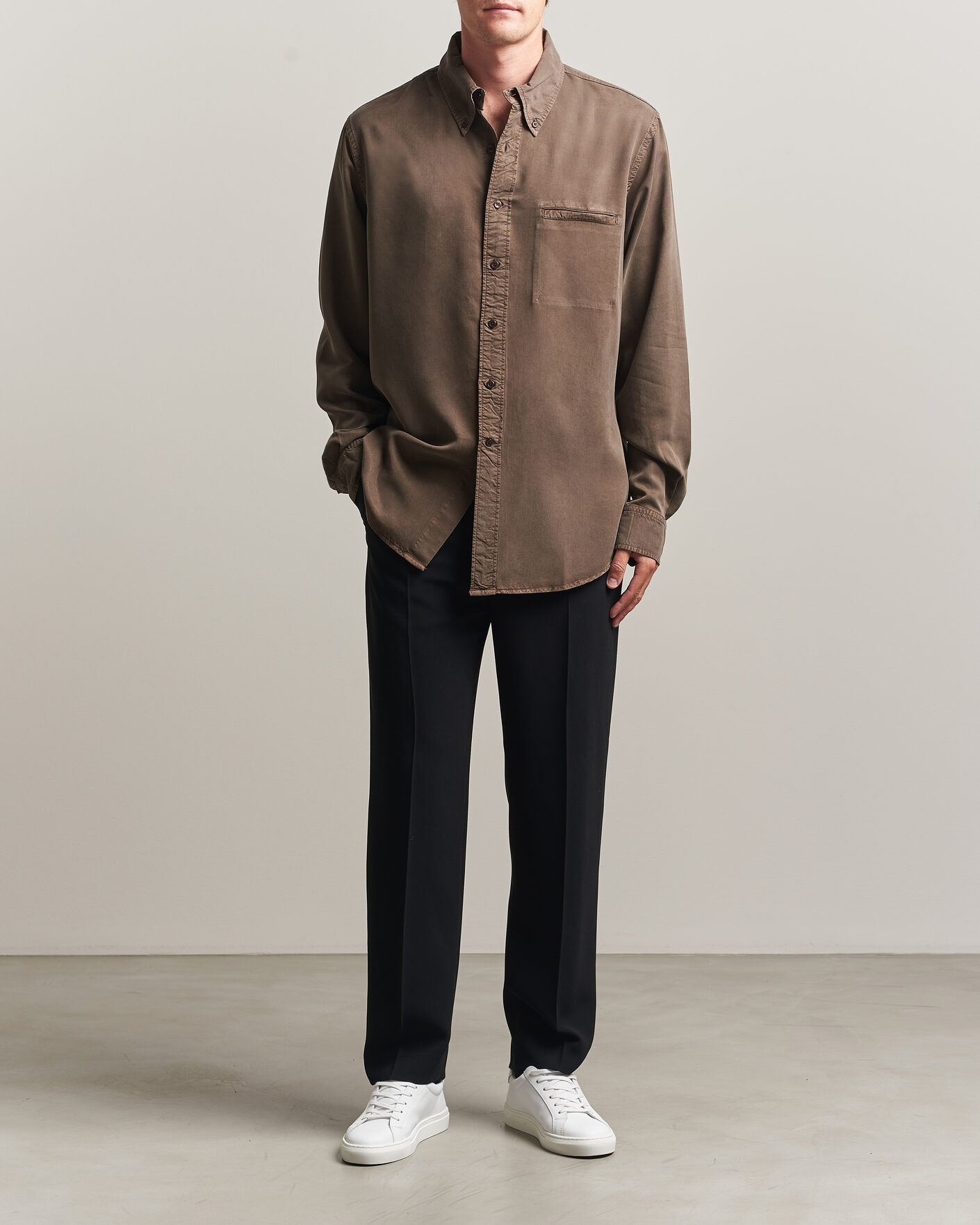 Herre | Skjorter | Filippa K | Zack Lyocell Shirt Ebony Brown
