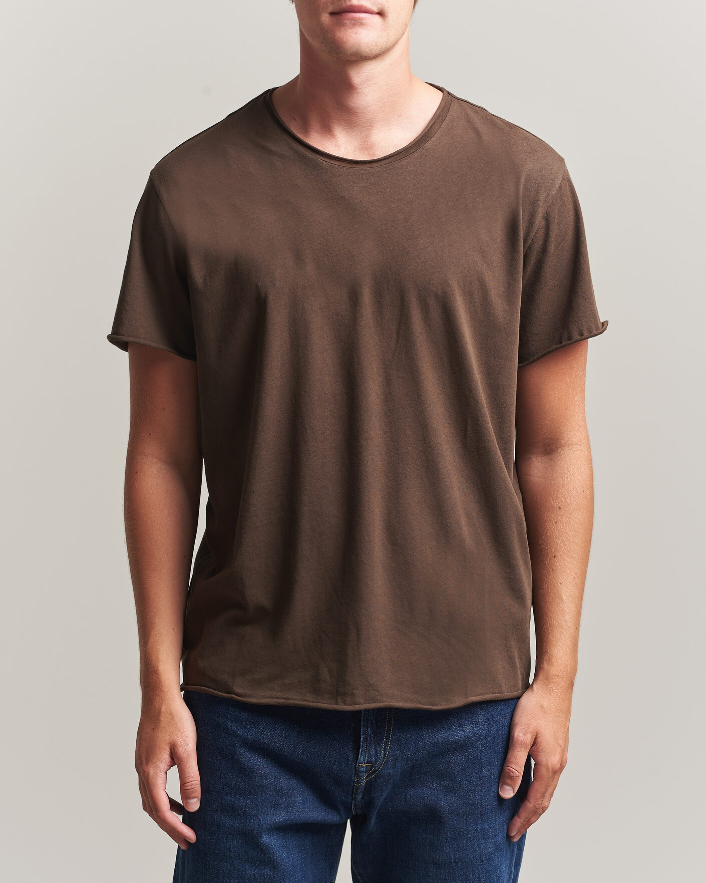 Herre | T-Shirts | Filippa K | Roll Neck Crew Neck T-Shirt Golden Brown