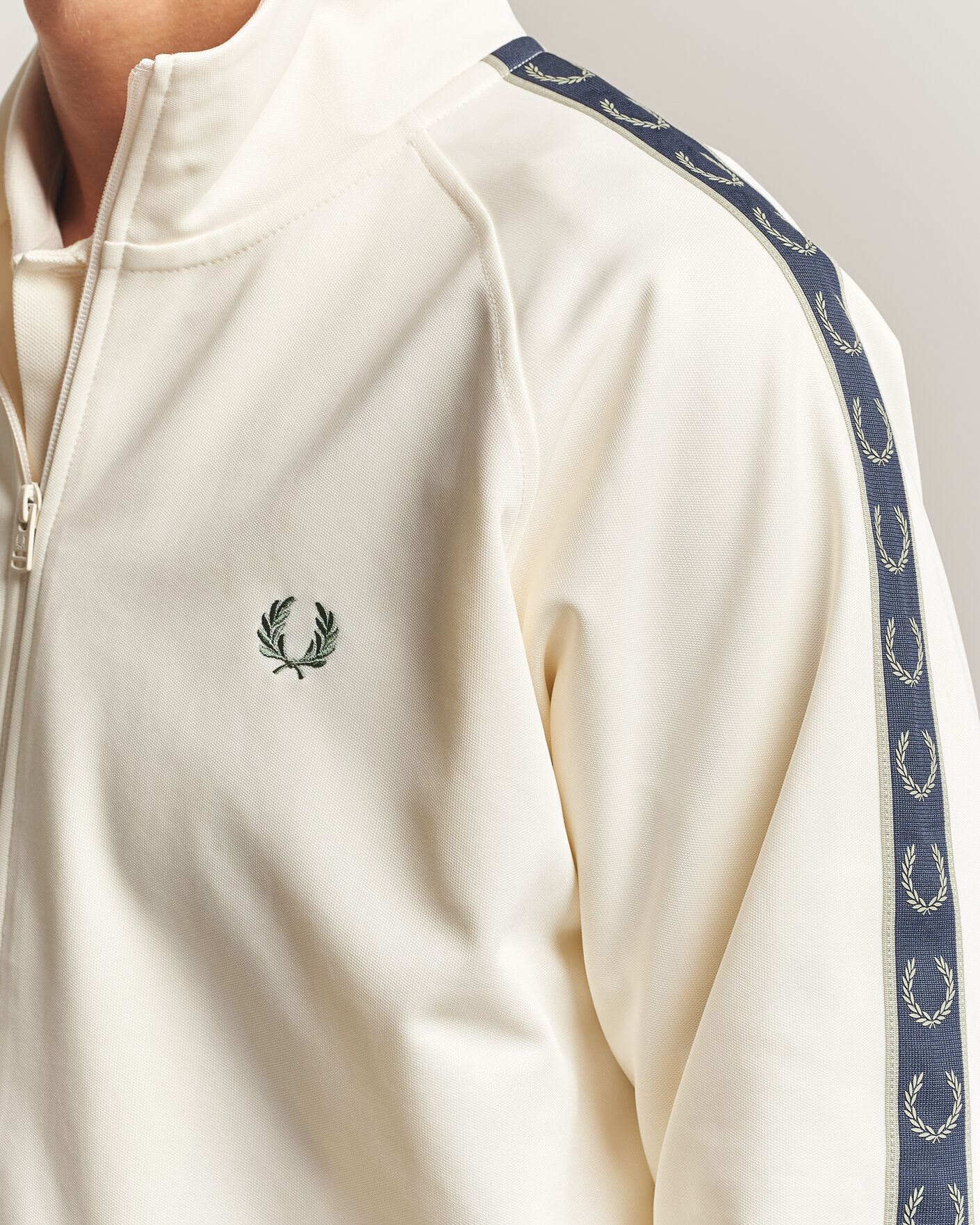 Herre | Trøjer | Fred Perry | Taped Track Jacket Ecru