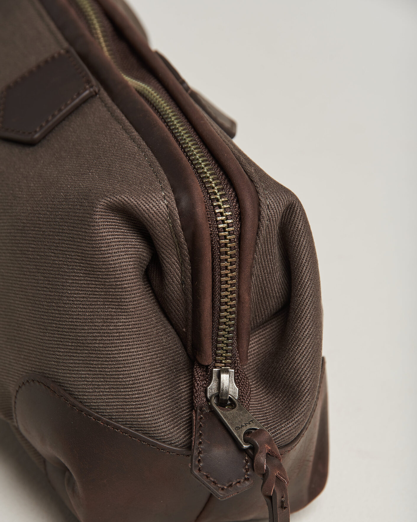 Herre | Tasker | Gant | Modern Premium Canvas Washbag Faded Taupe