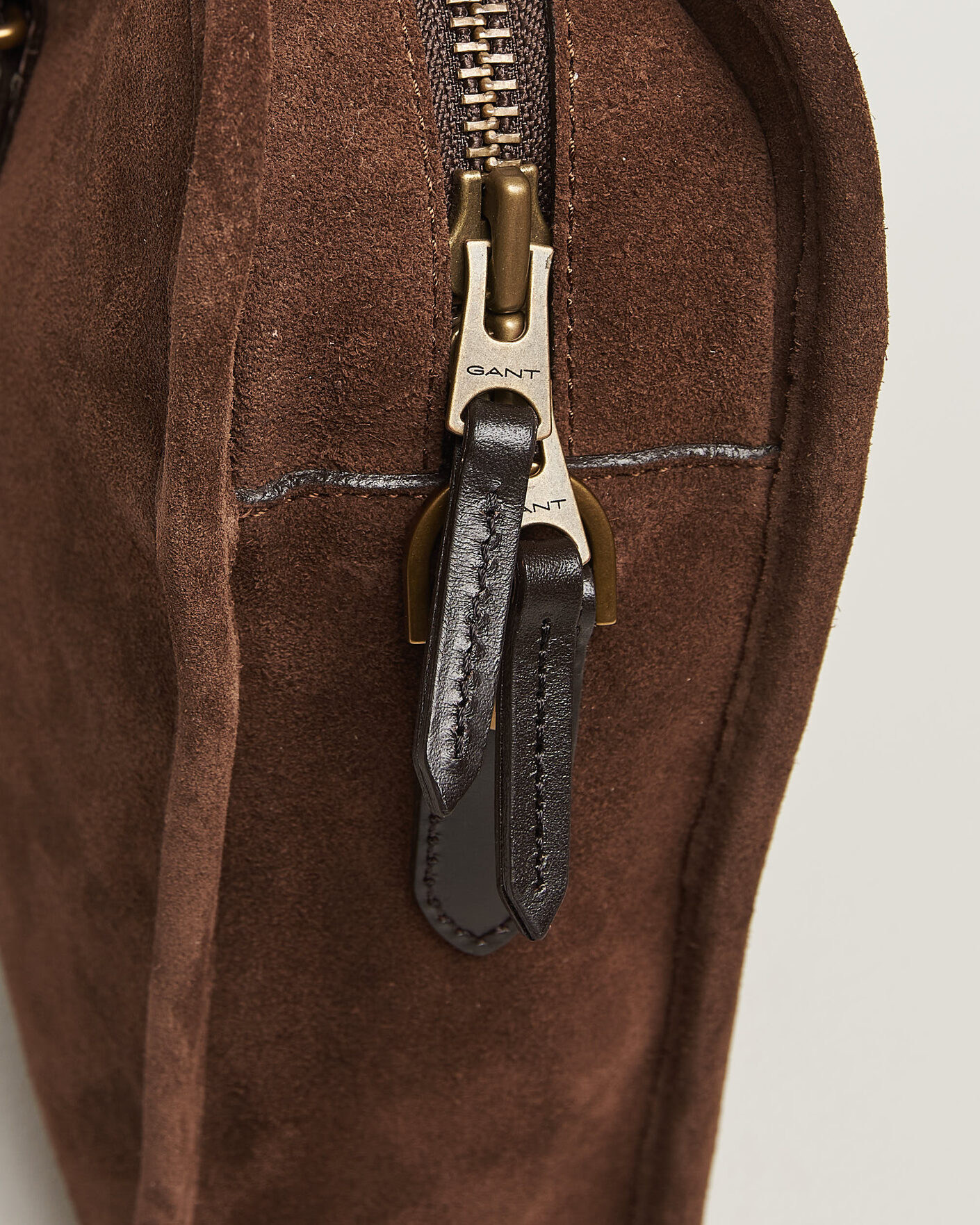 Herre | Tasker | Gant | Suede Commuter Bag Soil Brown