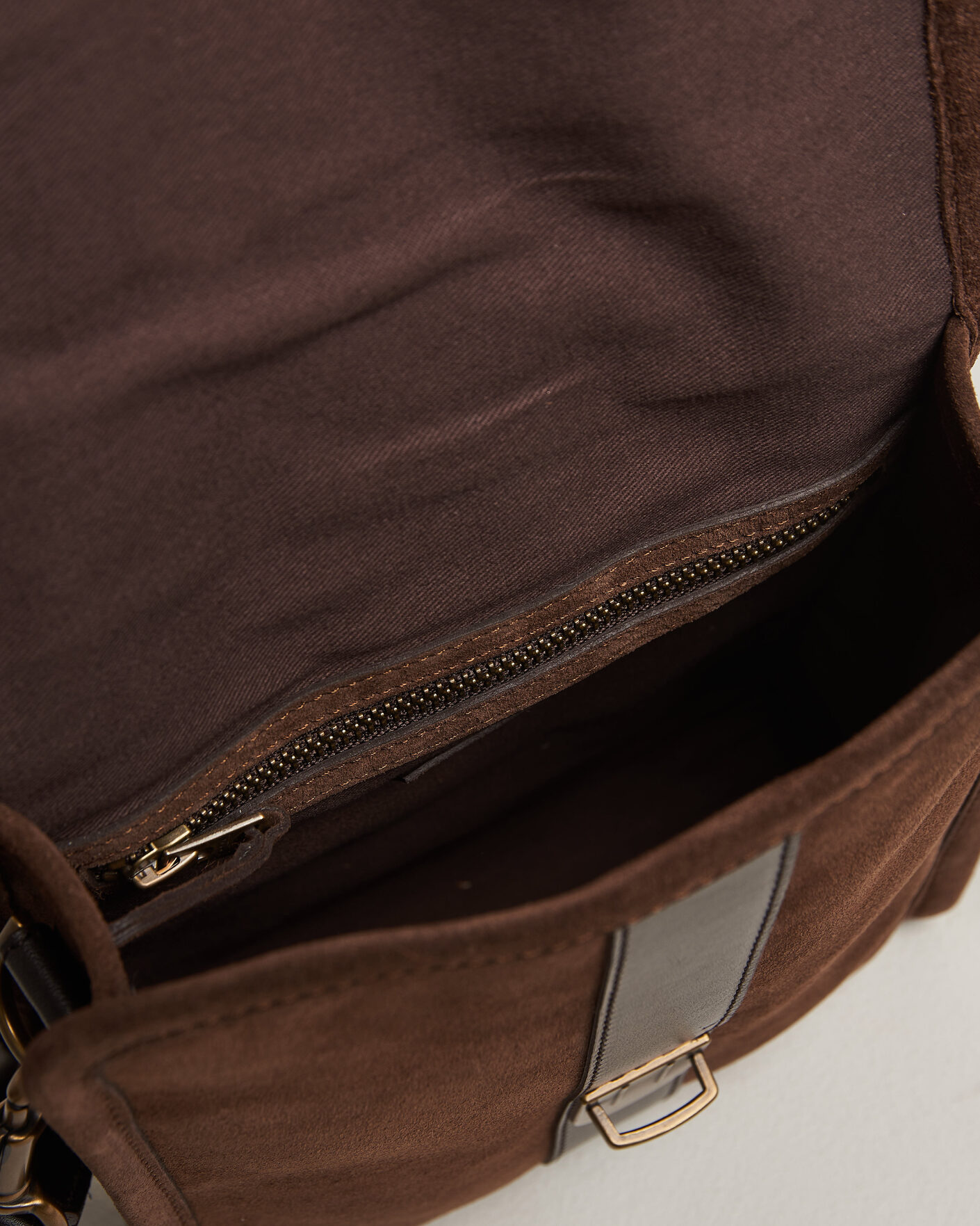 Herre | Tasker | Gant | Suede Shoulder Bag Soil Brown