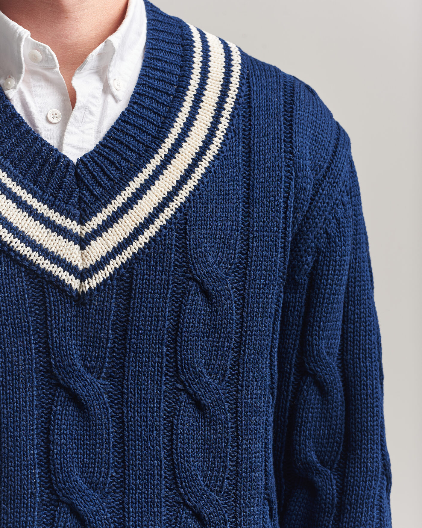 Herre | Trøjer | Gant | Mercerized Cotton Knitted Cable V-Neck Persian Blue