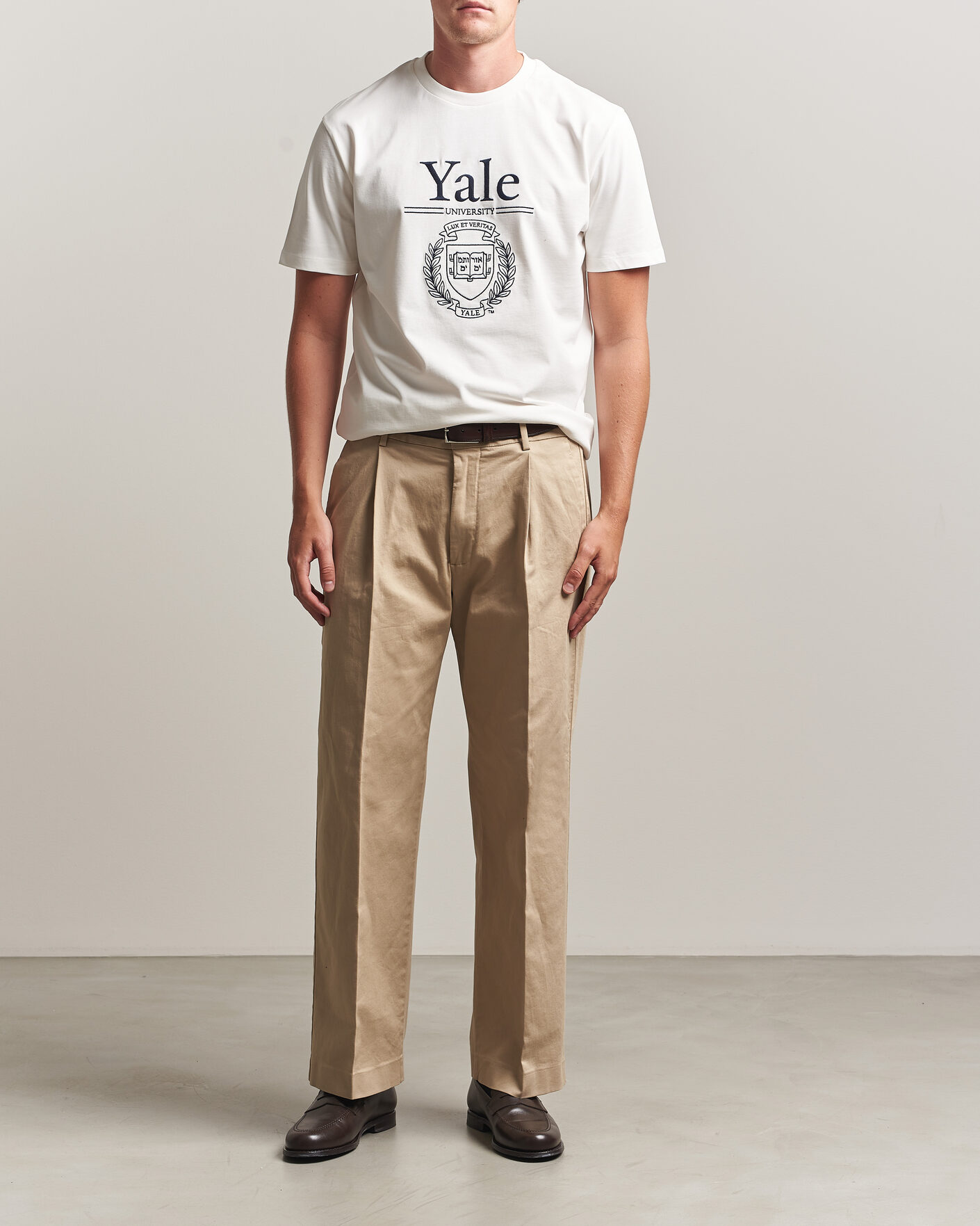Herre | T-Shirts | Gant | YALE Crew Neck T-Shirt Eggshell