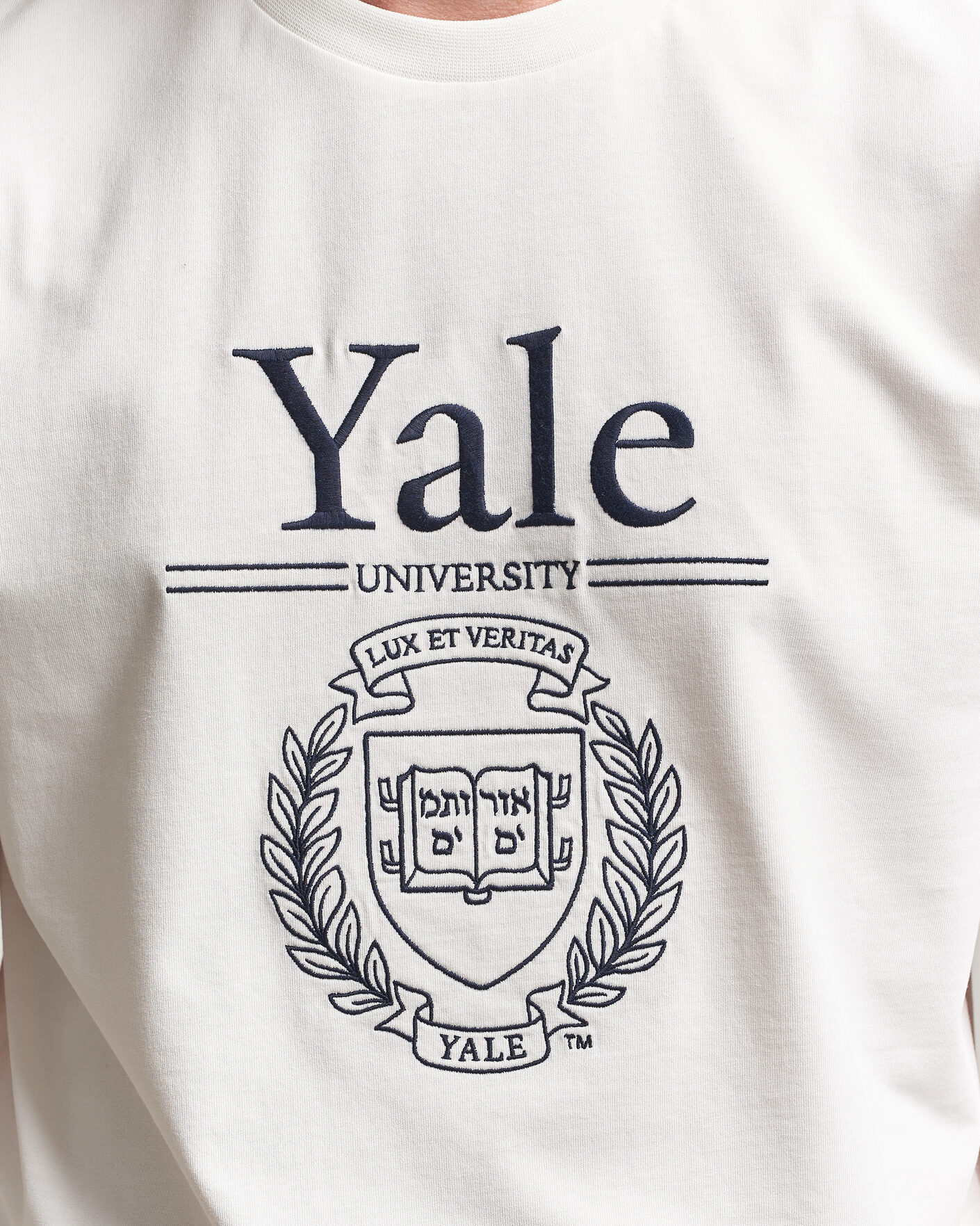 Herre | T-Shirts | Gant | YALE Crew Neck T-Shirt Eggshell