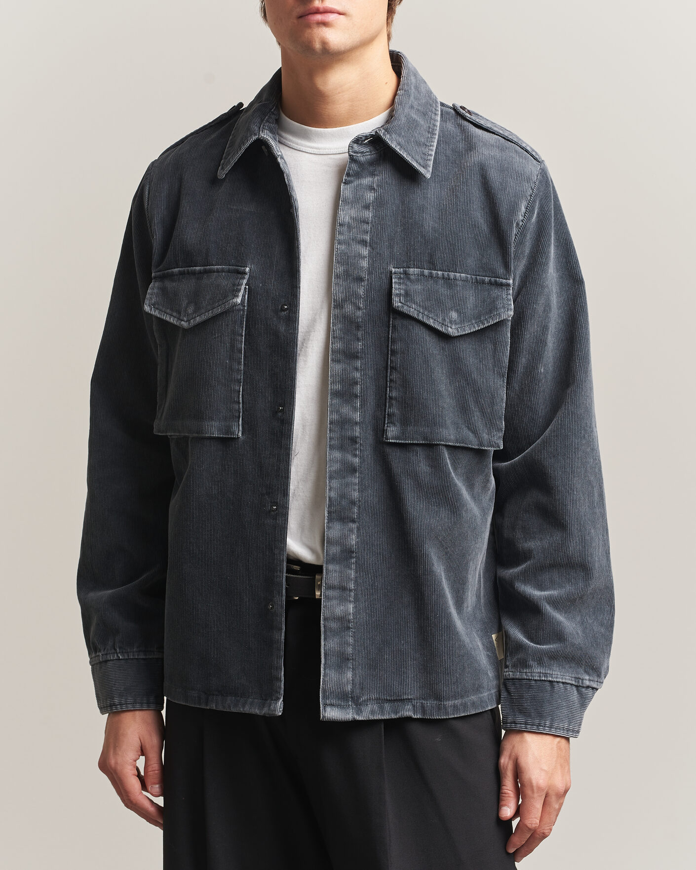 Herre | Skjorter | Aspesi | Double Pocket Corduroy Overshirt Washed Black
