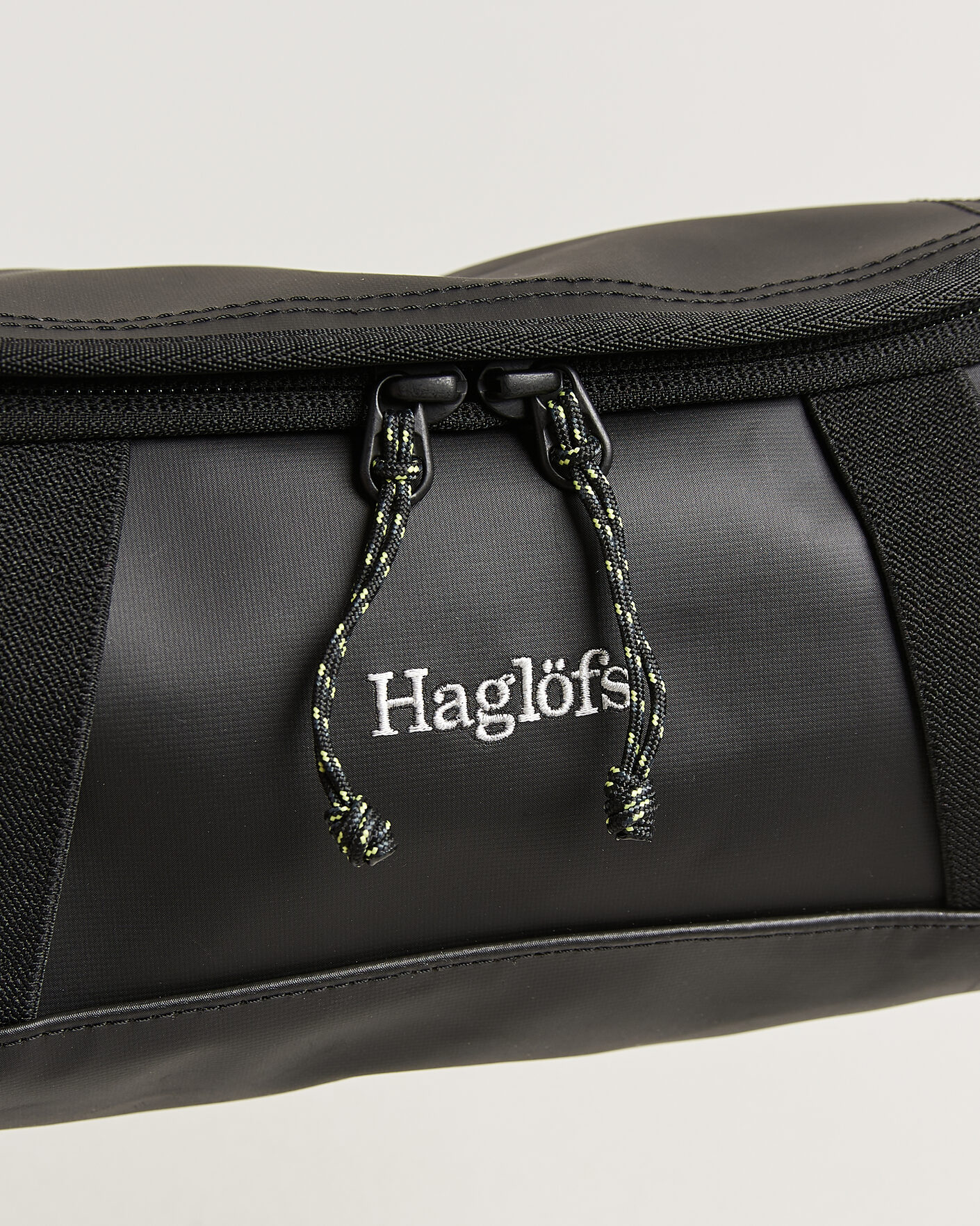 Herre | Tasker | Haglöfs | Lava Travel Tube True Black