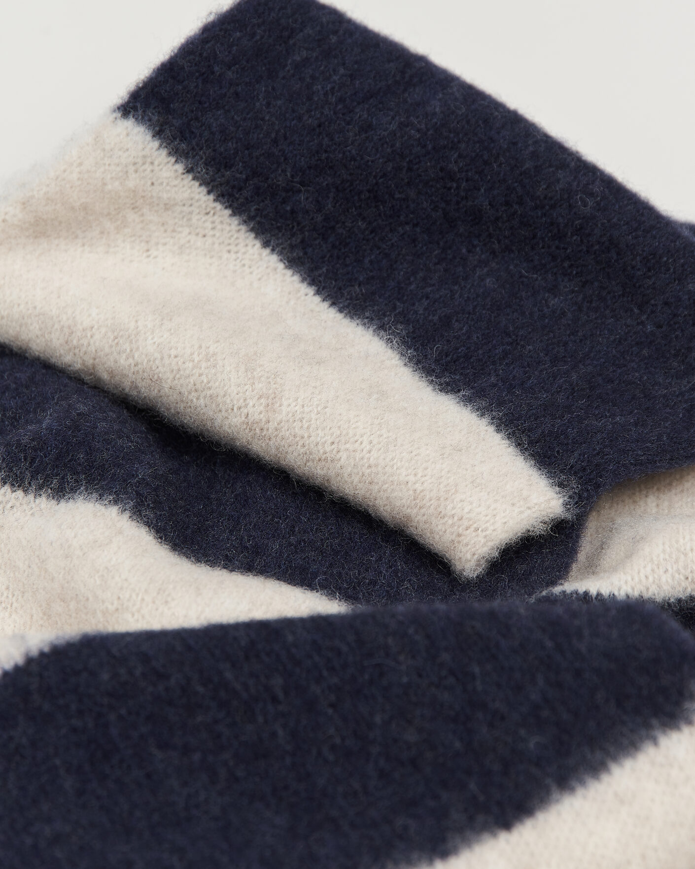 Herre | Halstørklæder | Robert Mackie | Rona Ribbed Shaggy Lambswool Scarf White/Blue Mix