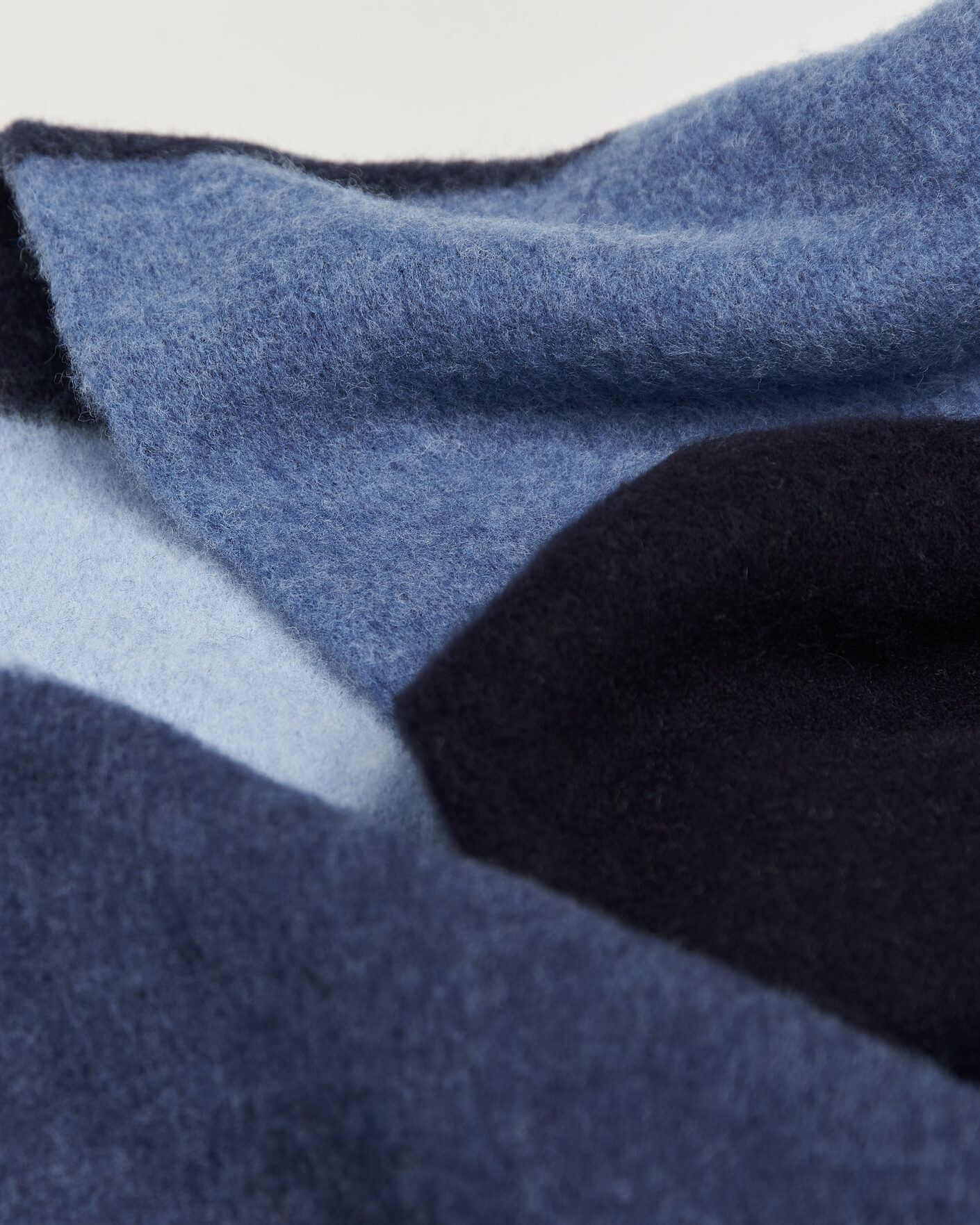 Herre | Halstørklæder | Robert Mackie | Rona Ribbed Shaggy Lambswool Scarf Blue