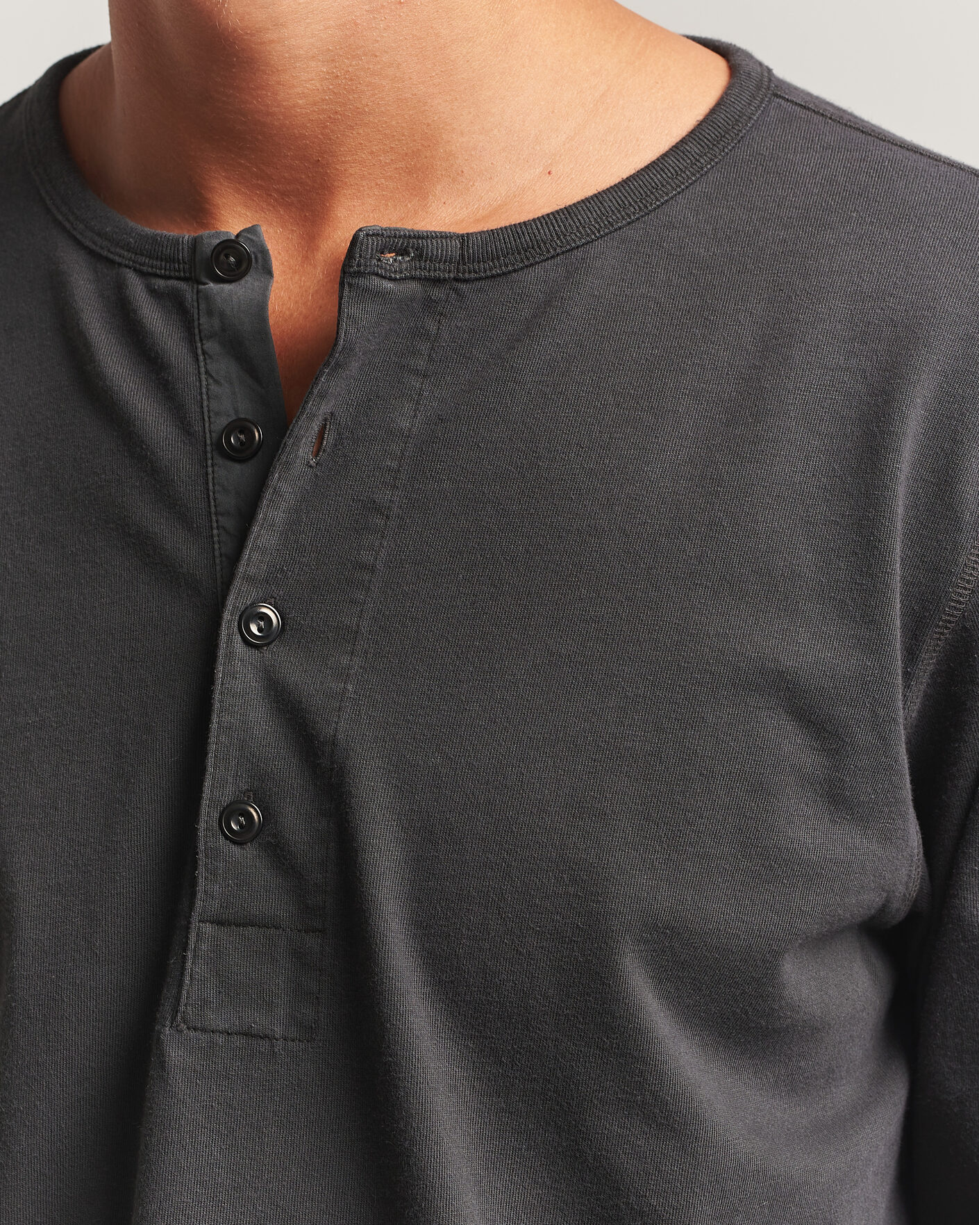 Herre | Trøjer | Nudie Jeans | Long Sleeved Henley Antracite