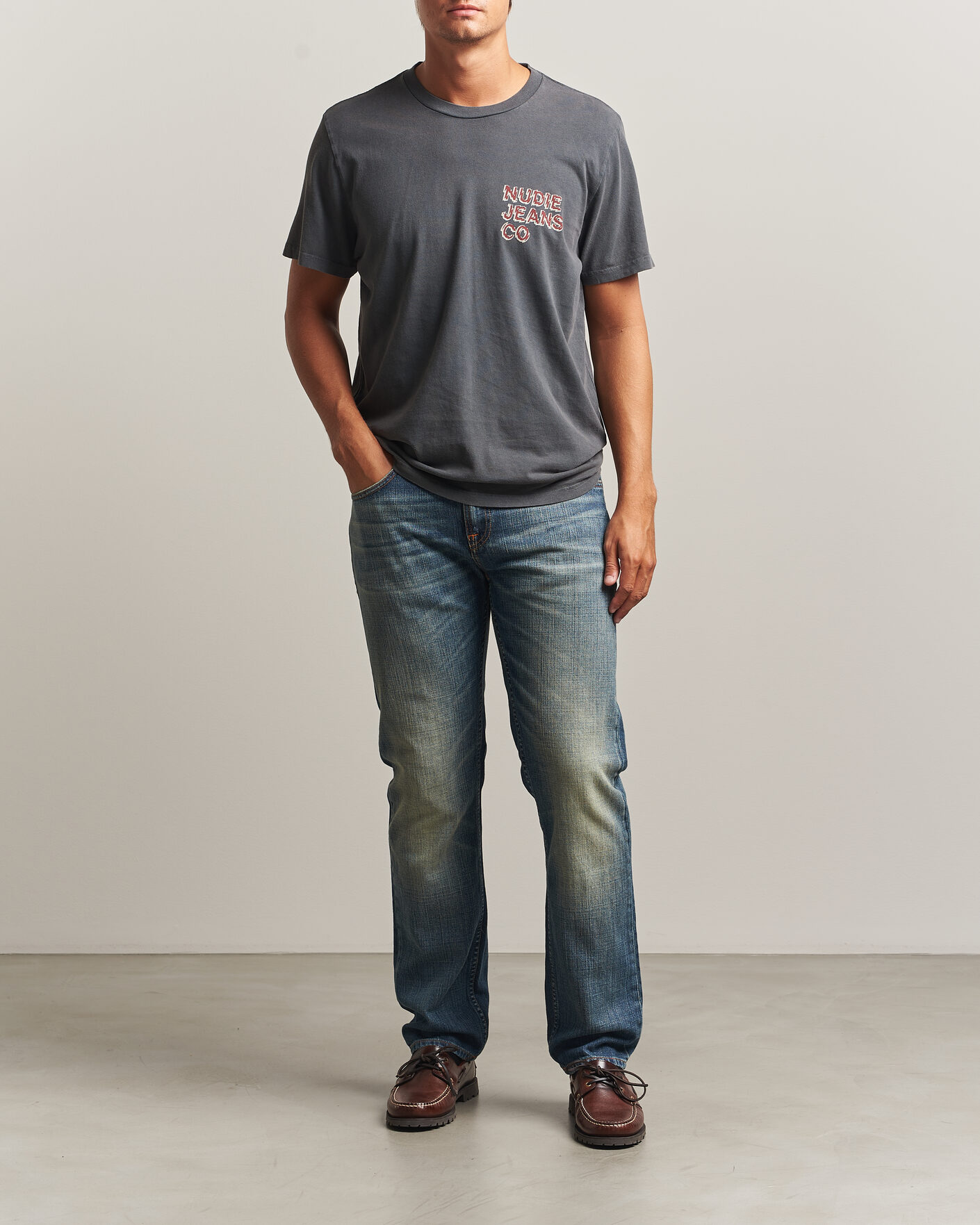 Herre | T-Shirts | Nudie Jeans | Roy Life Tracks T-Shirt Antracite