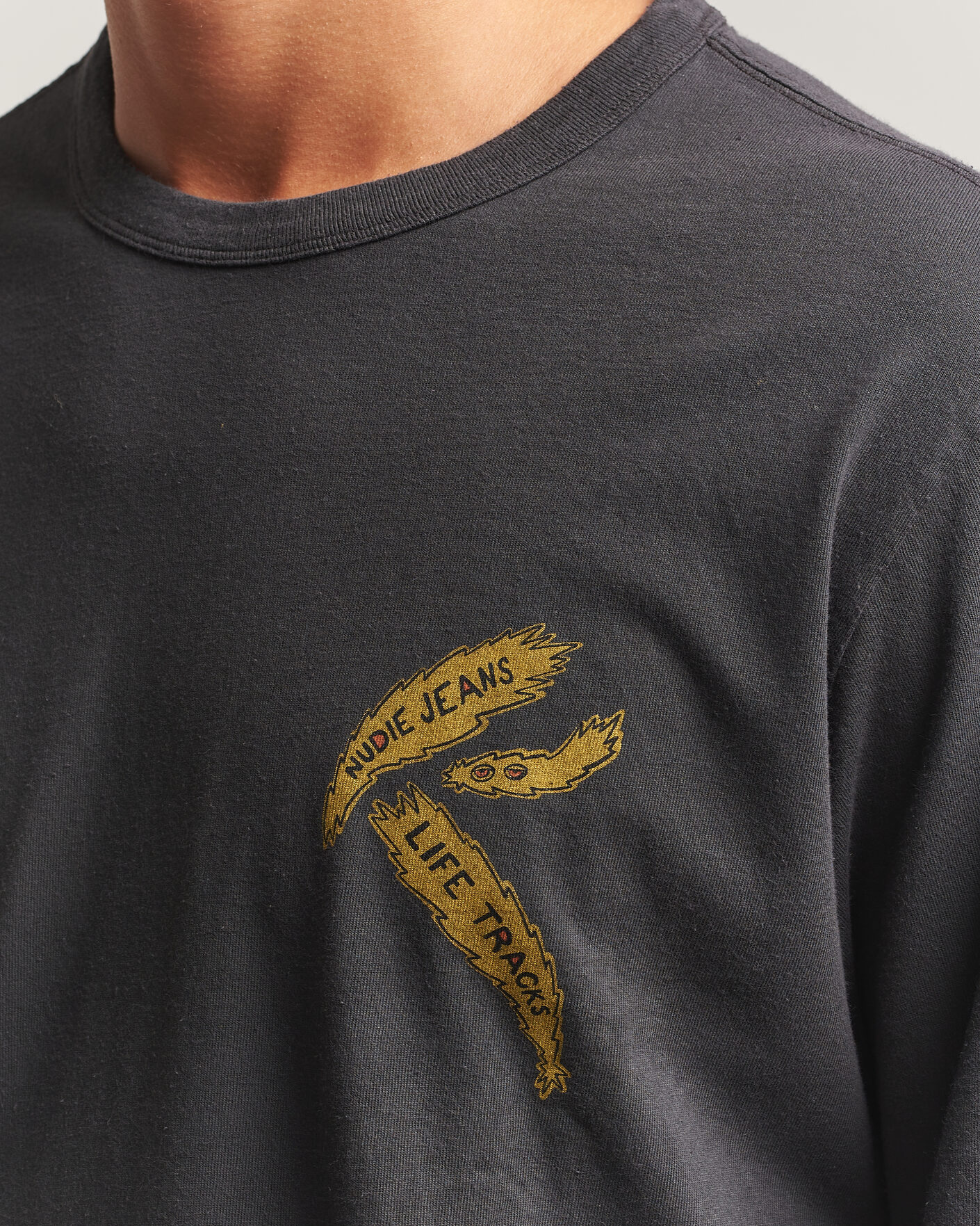 Herre | T-Shirts | Nudie Jeans | Rudi Life Tracks II Long Sleeved T-Shirt Antracite