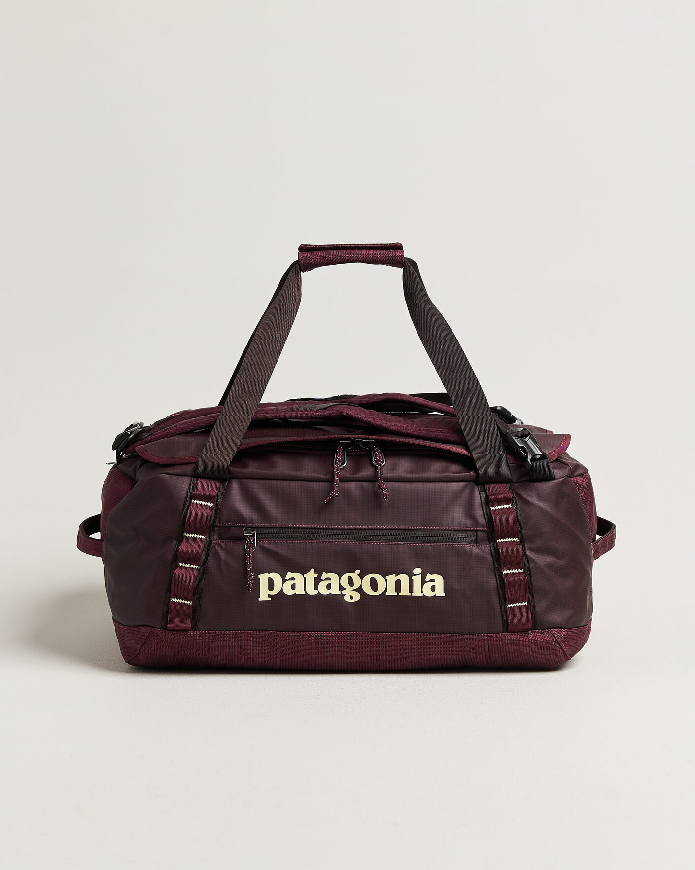 Herre | Tasker | Patagonia | Black Hole Duffel 40L Berry Fig