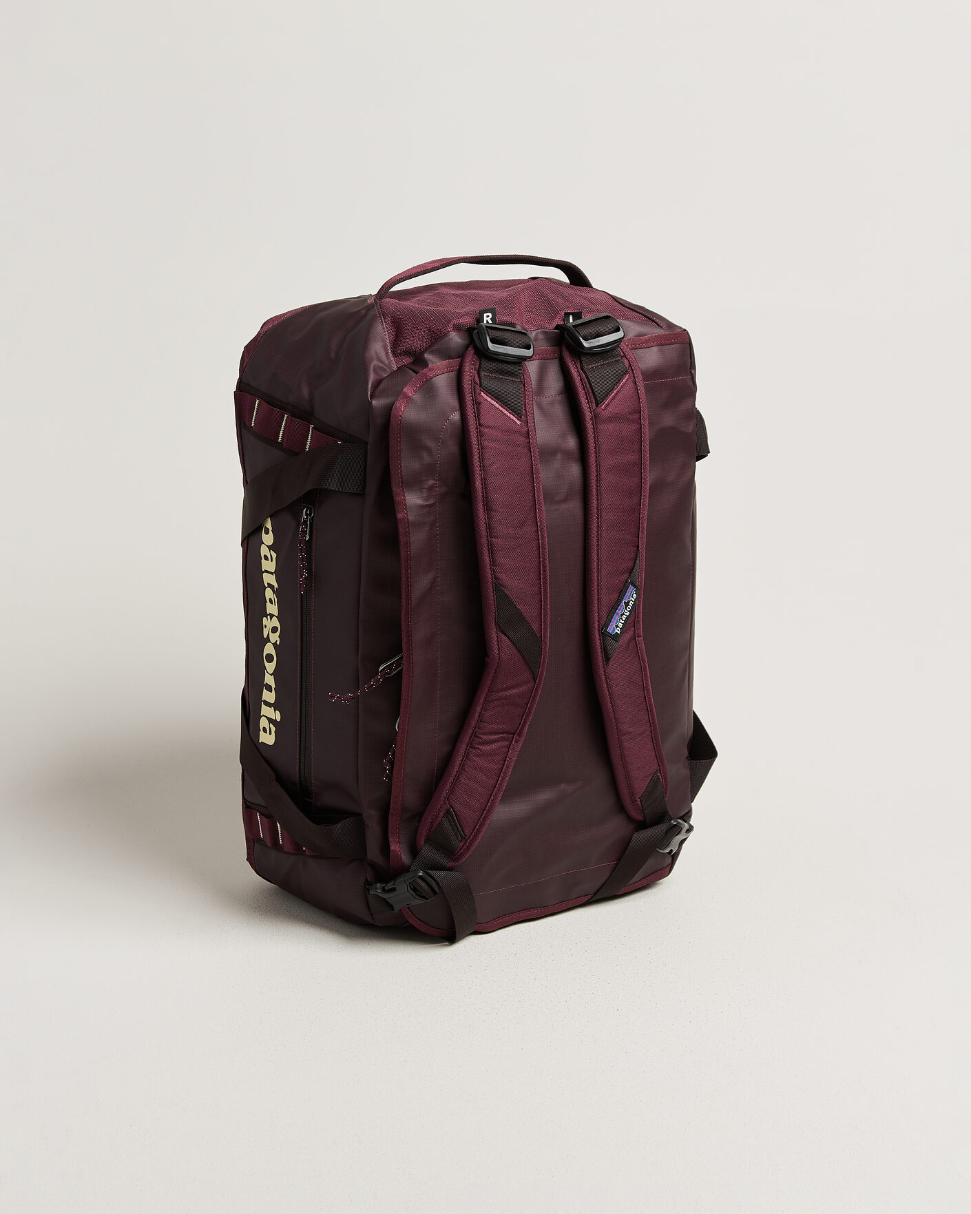 Herre | Tasker | Patagonia | Black Hole Duffel 40L Berry Fig