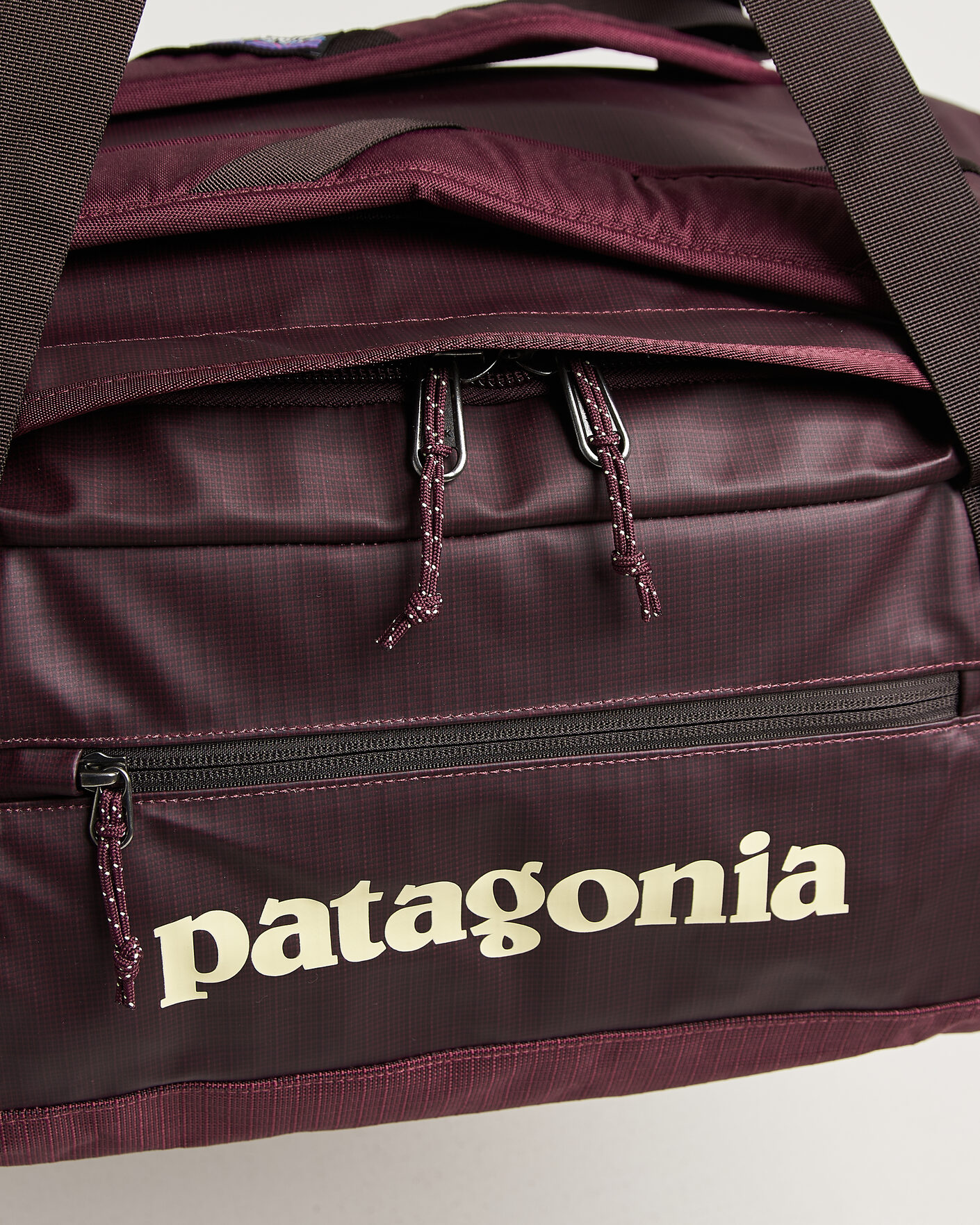 Herre | Tasker | Patagonia | Black Hole Duffel 40L Berry Fig