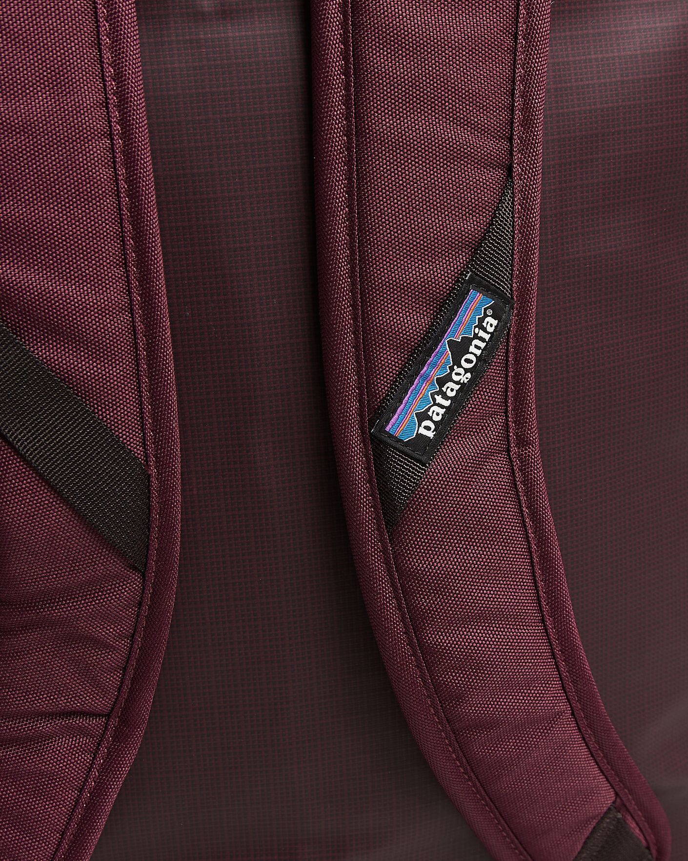 Herre | Tasker | Patagonia | Black Hole Duffel 40L Berry Fig