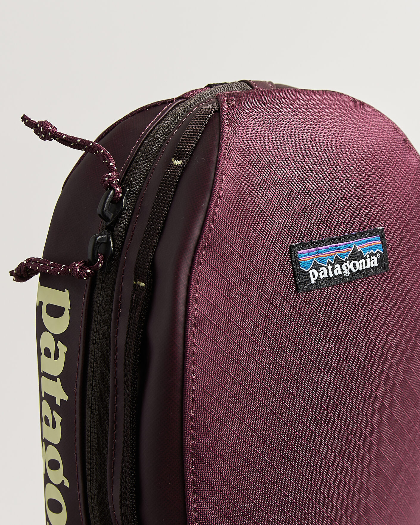 Herre | Tasker | Patagonia | Black Hole Cube 3L Berry Fig