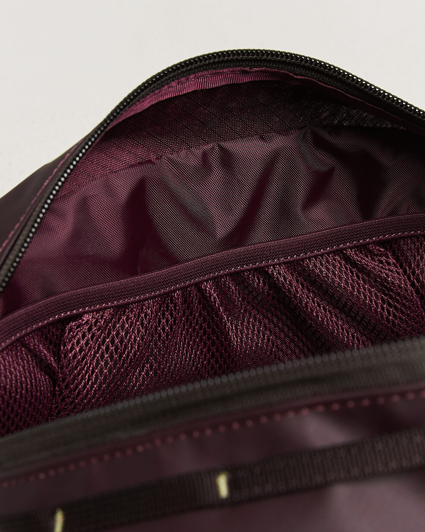 Herre | Tasker | Patagonia | Black Hole Cube 3L Berry Fig