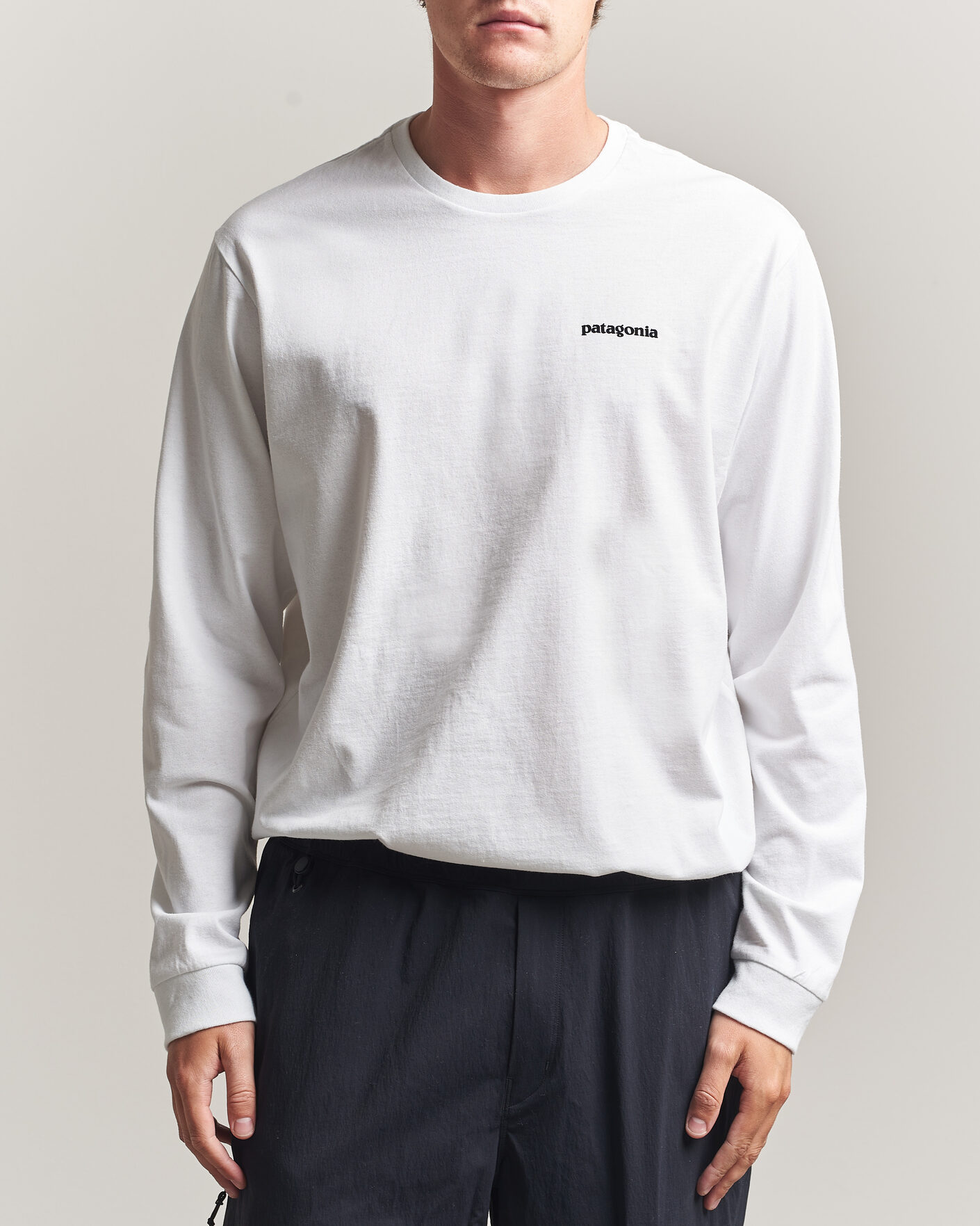 Herre | T-Shirts | Patagonia | P-6 Logo Responsibili LS T-Shirt Fiber White