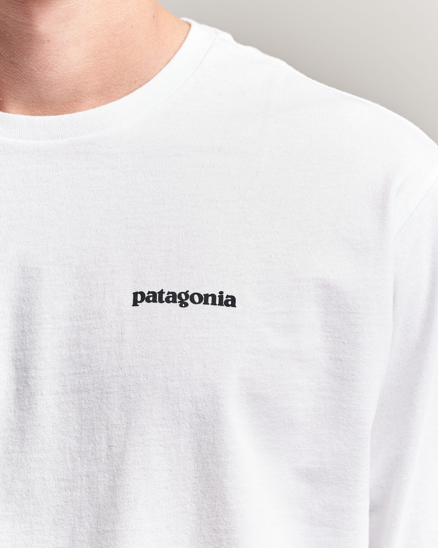 Herre | T-Shirts | Patagonia | P-6 Logo Responsibili LS T-Shirt Fiber White