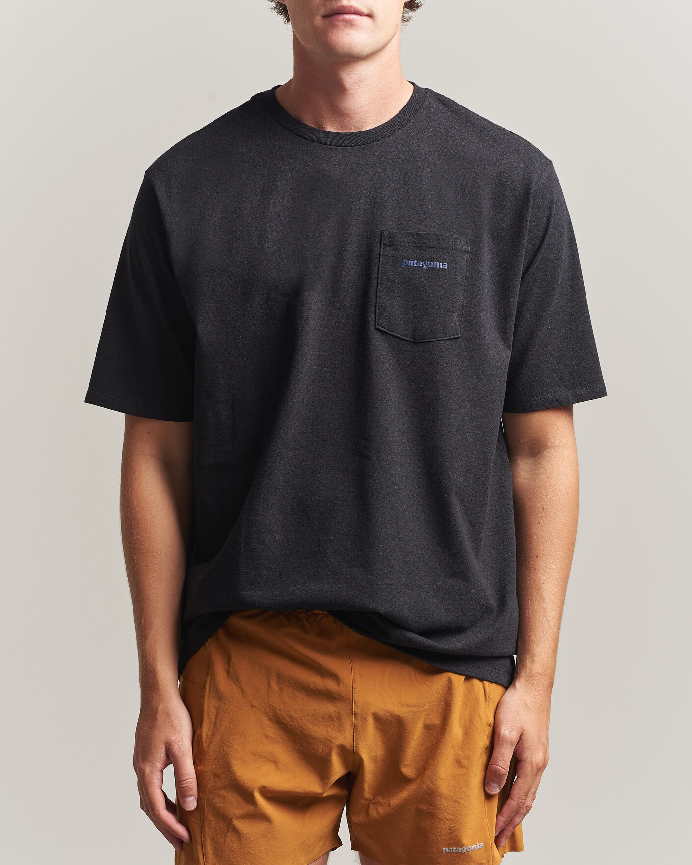 Herre | T-Shirts | Patagonia | Boardshort Logo Pocket Responsibili T-Shirt Ink Black