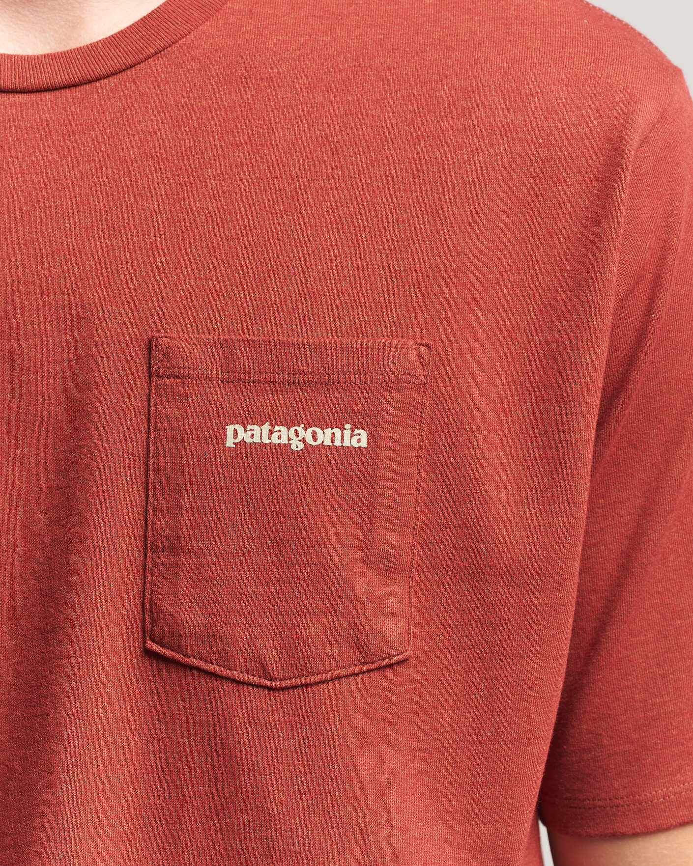 Herre | T-Shirts | Patagonia | Boardshort Logo Pocket Responsibili T-Shirt Rusty Red