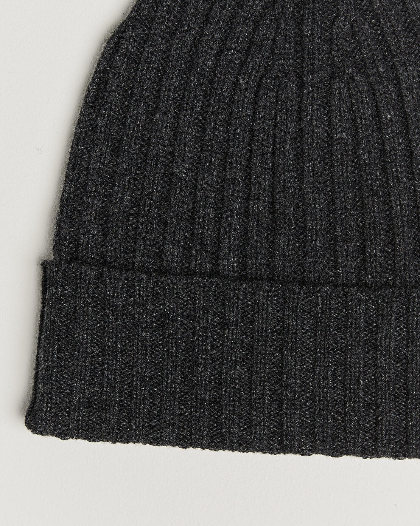 Herre | Huer | Piacenza Cashmere | Ribbed Cashmere Beanie Charcoal