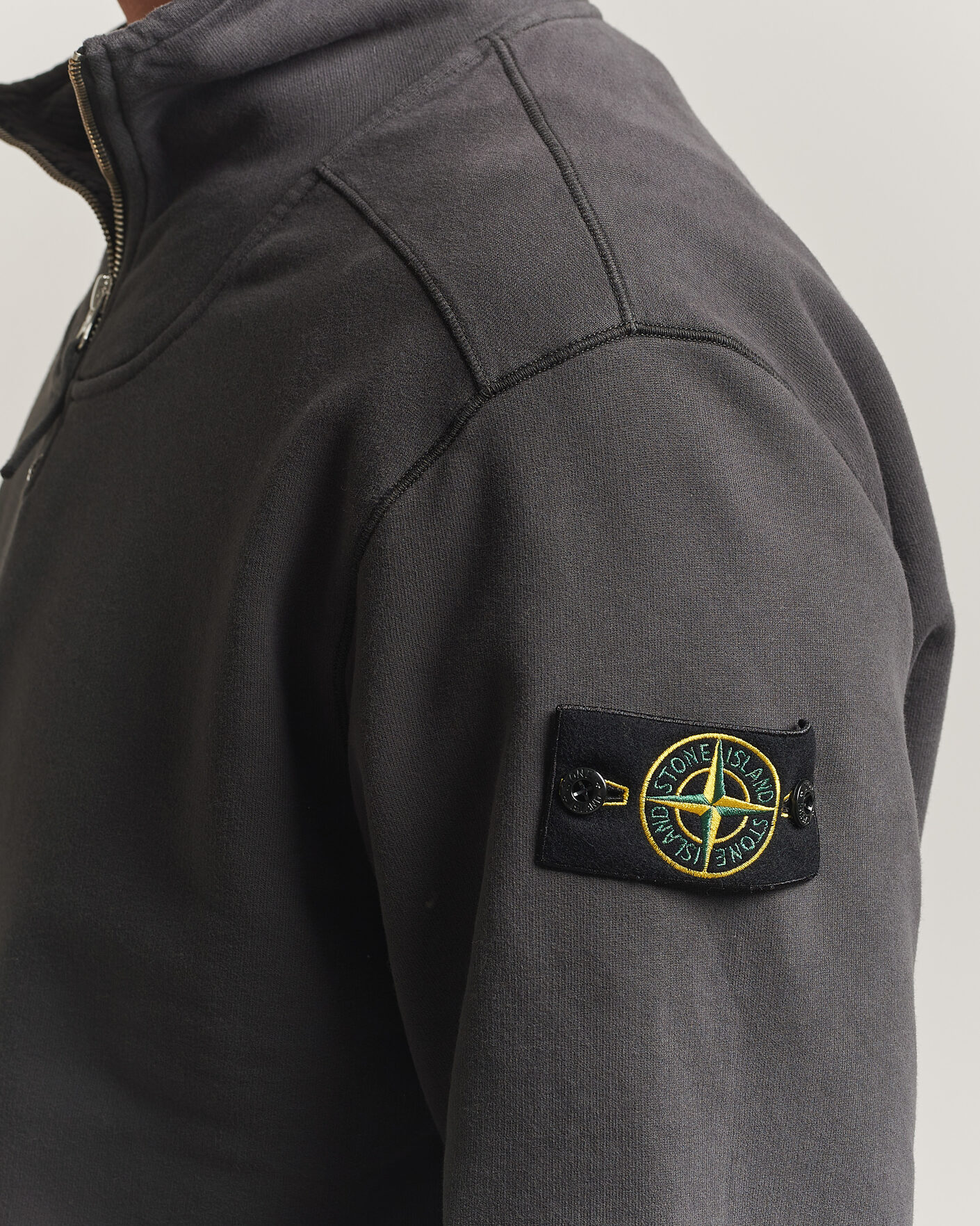 Herre | Trøjer | Stone Island | Brushed Cotton Fleece Half Zip Lead Grey