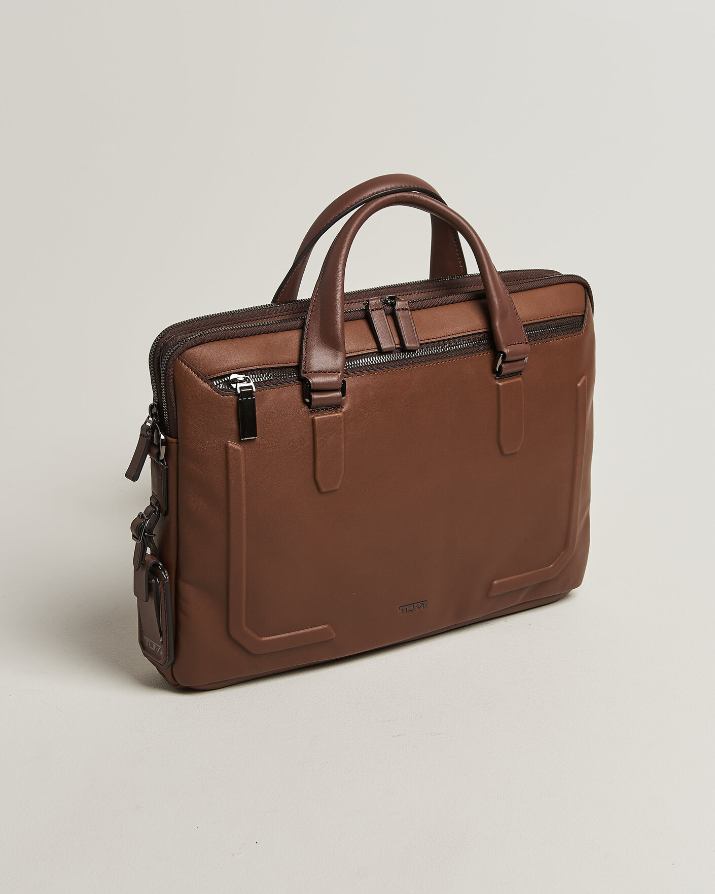 Herre | Tasker | TUMI | Harrison Sycamore Slim Leather Brief Cognac Bombe